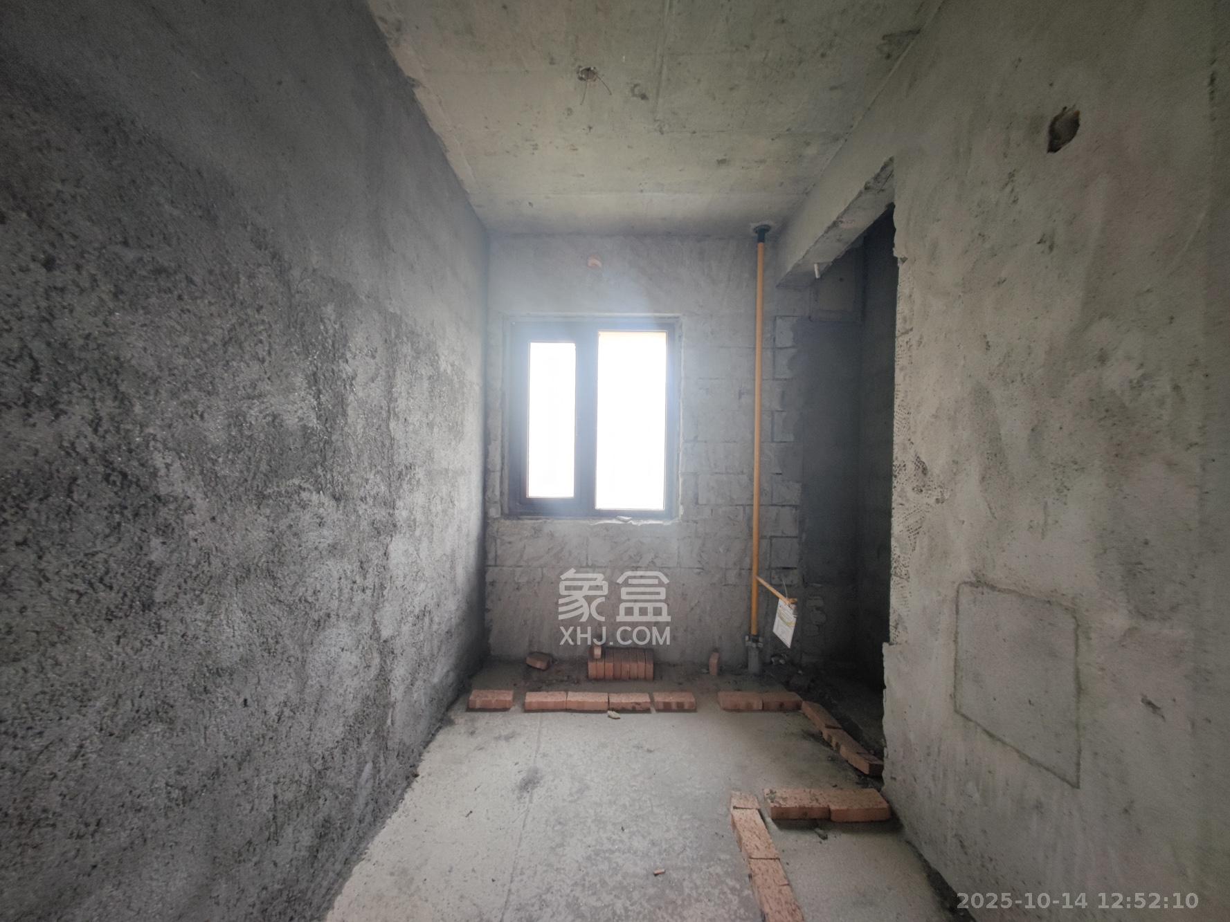 远洋红星天铂一期  4室2厅2卫    140.0万厨房