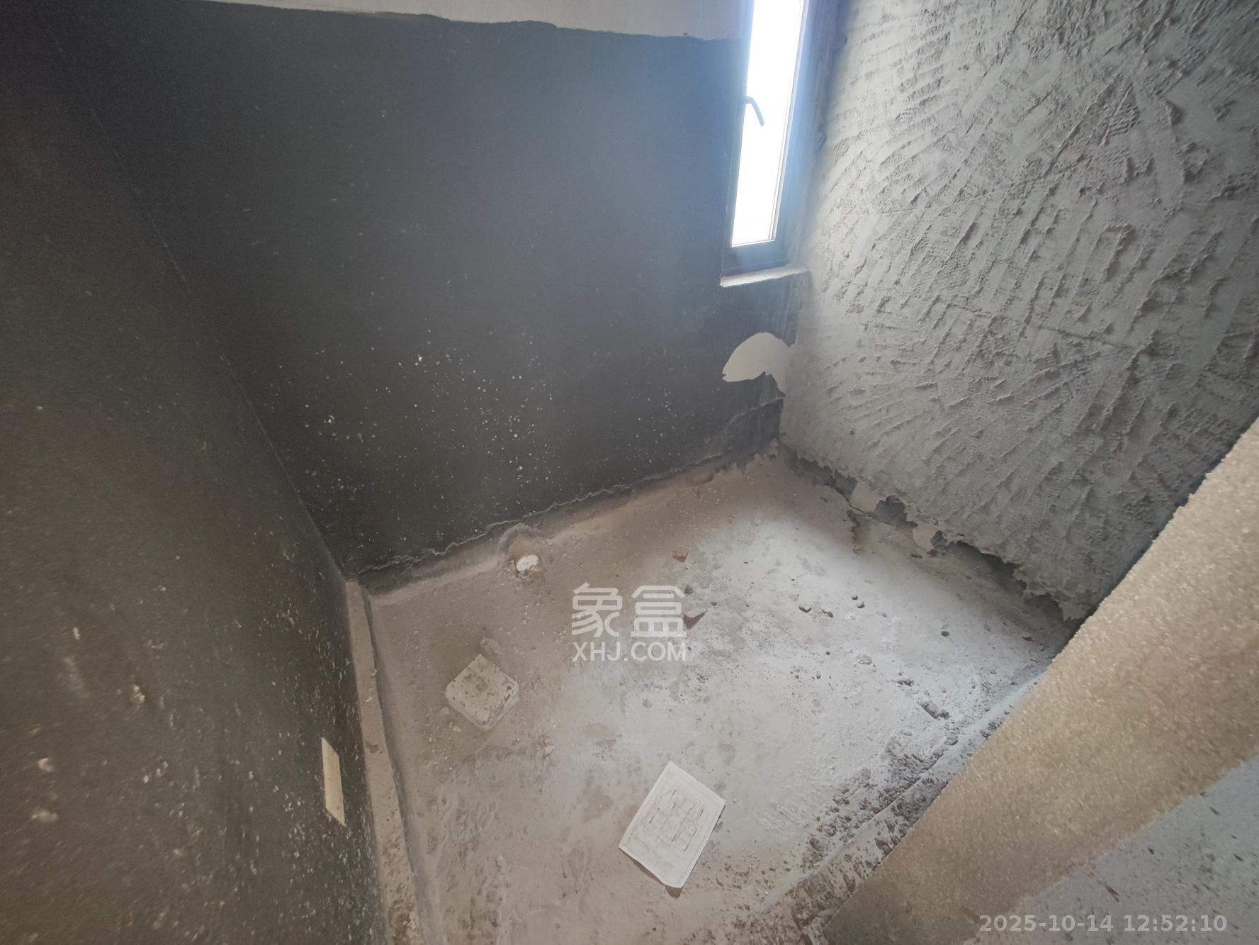 远洋红星天铂一期  4室2厅2卫    140.0万卫生间