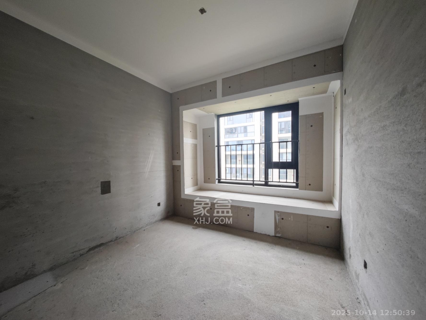 远洋红星天铂一期  3室2厅2卫    90.0万卧室