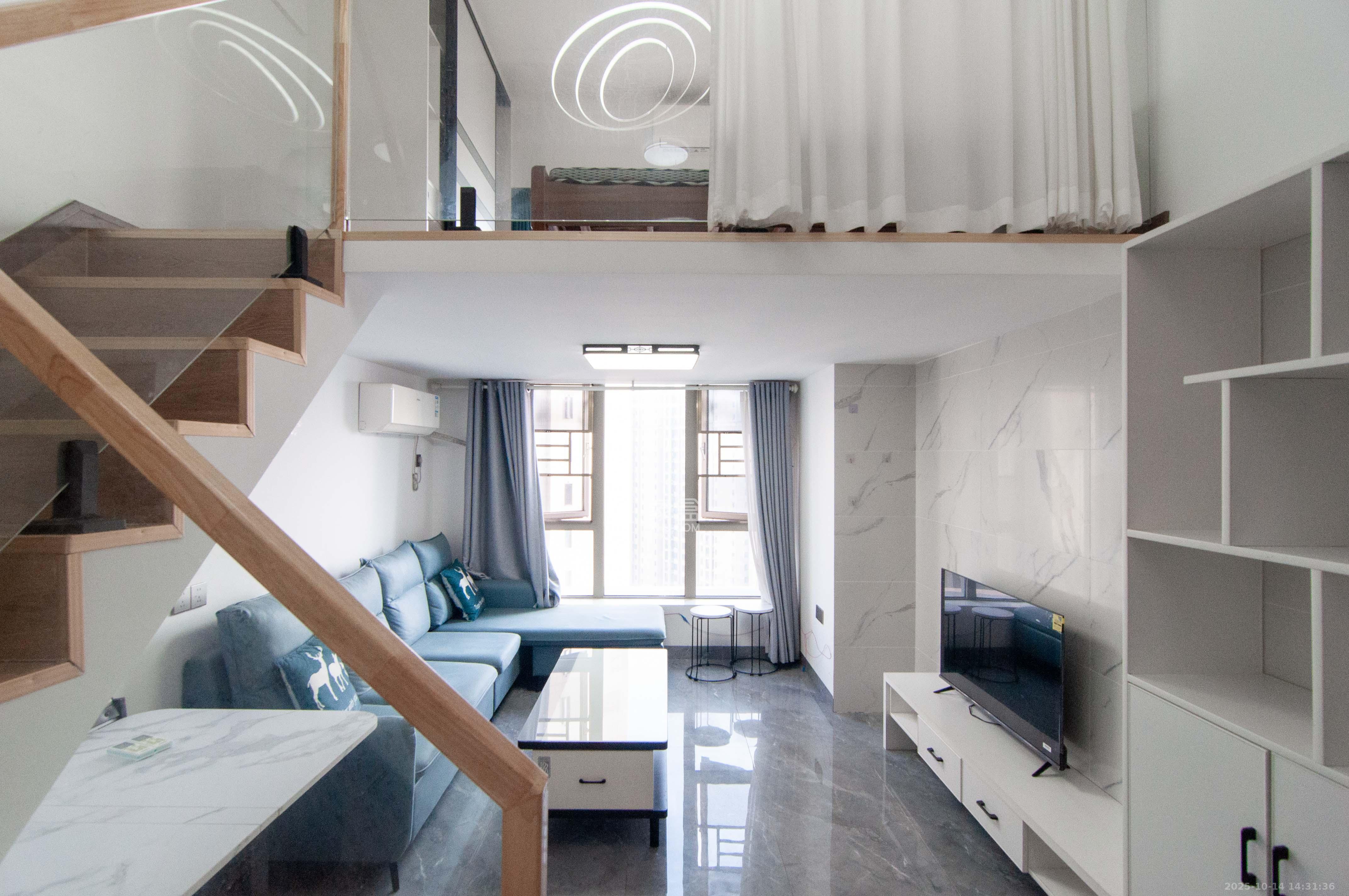 梅溪湖金茂湾  2室1厅1卫    30.0万客厅