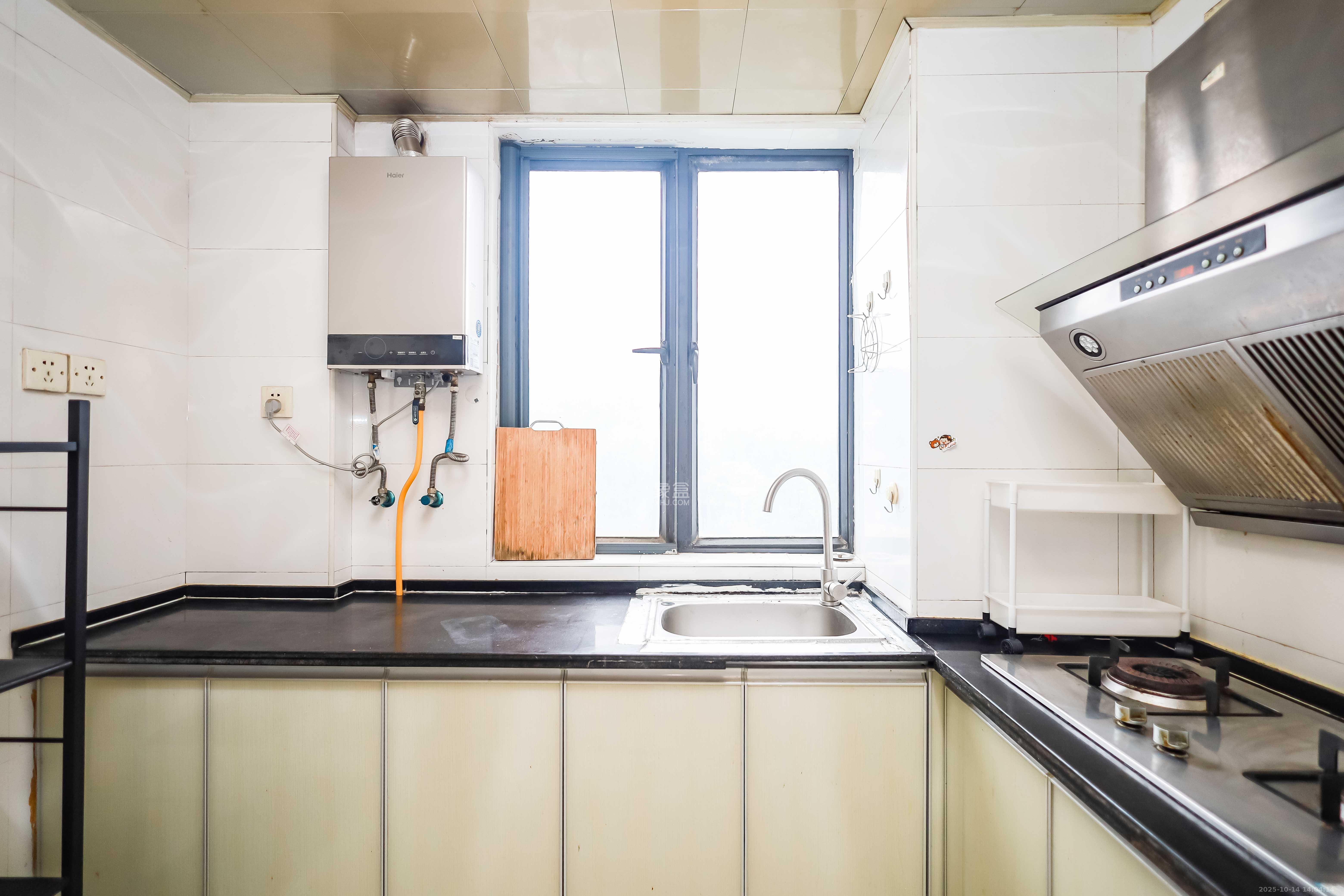 西城龙庭  2室2厅1卫    80.0万厨房