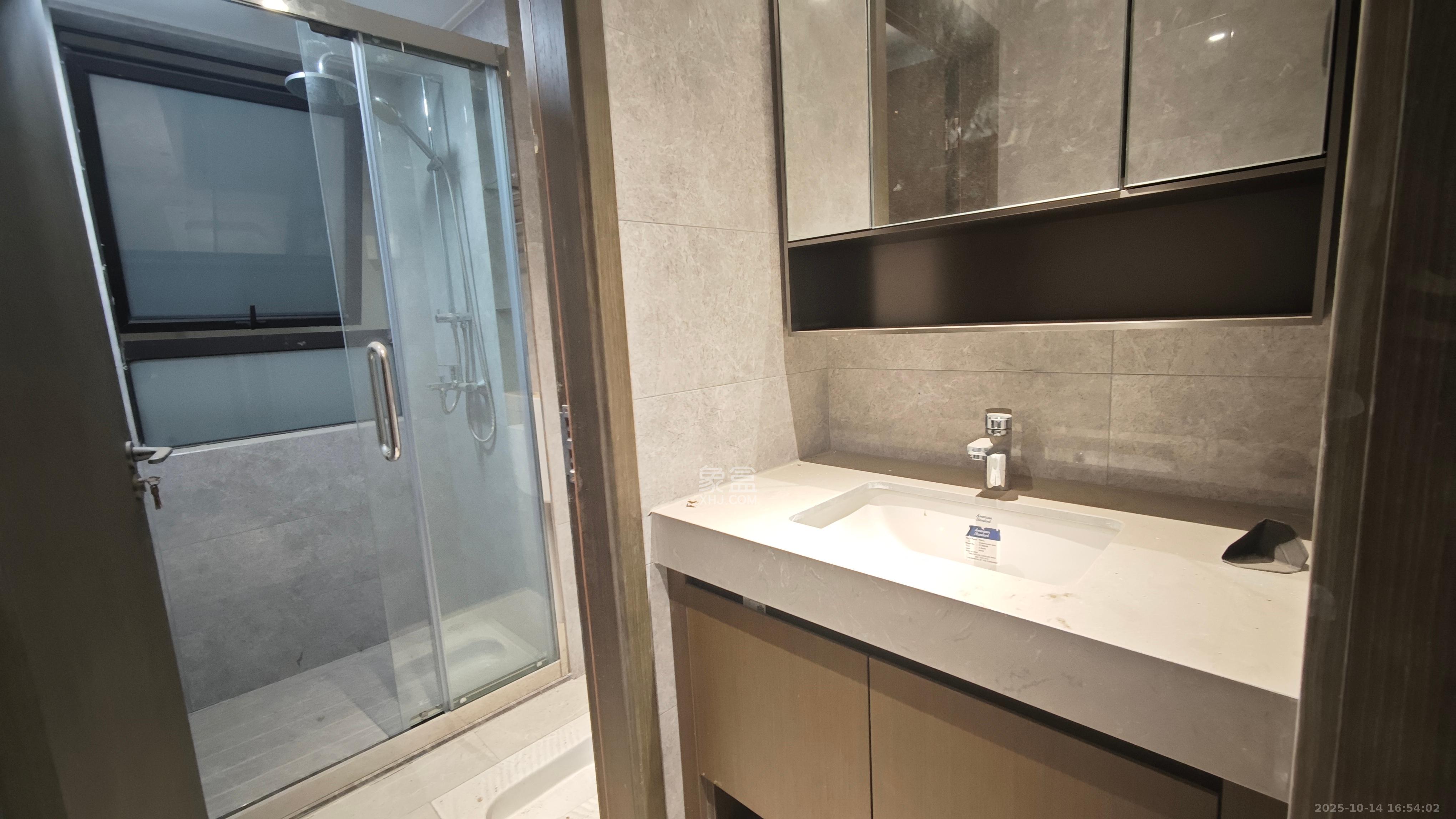 荣盛锦绣学府  3室2厅2卫    3000.0元/月室内图