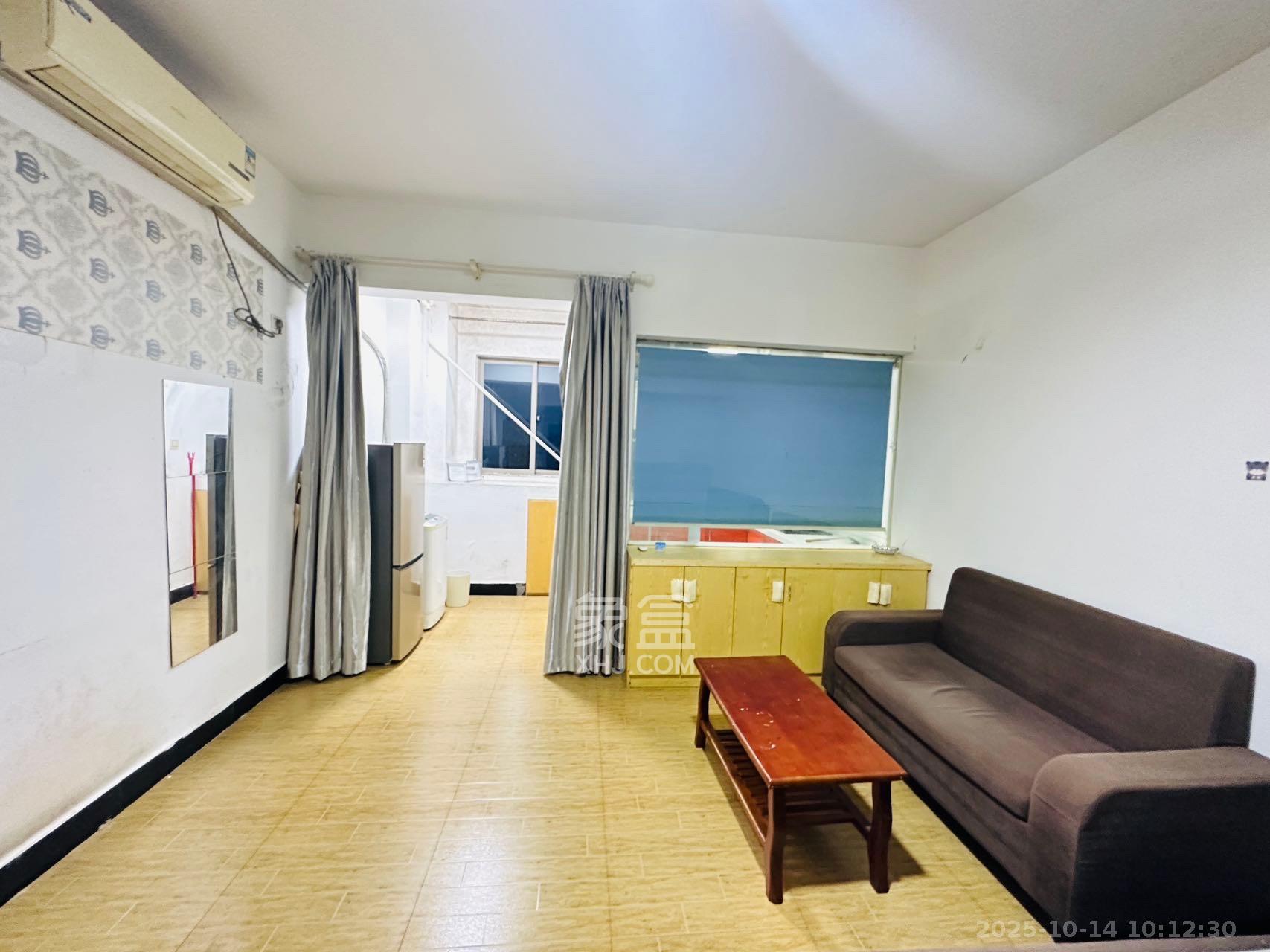 汇达国际公馆(汇达大厦)  1室1厅1卫    1400.0元/月 汇达国际公馆(汇达大厦)  1室1厅1卫    1400.0元/月室内图