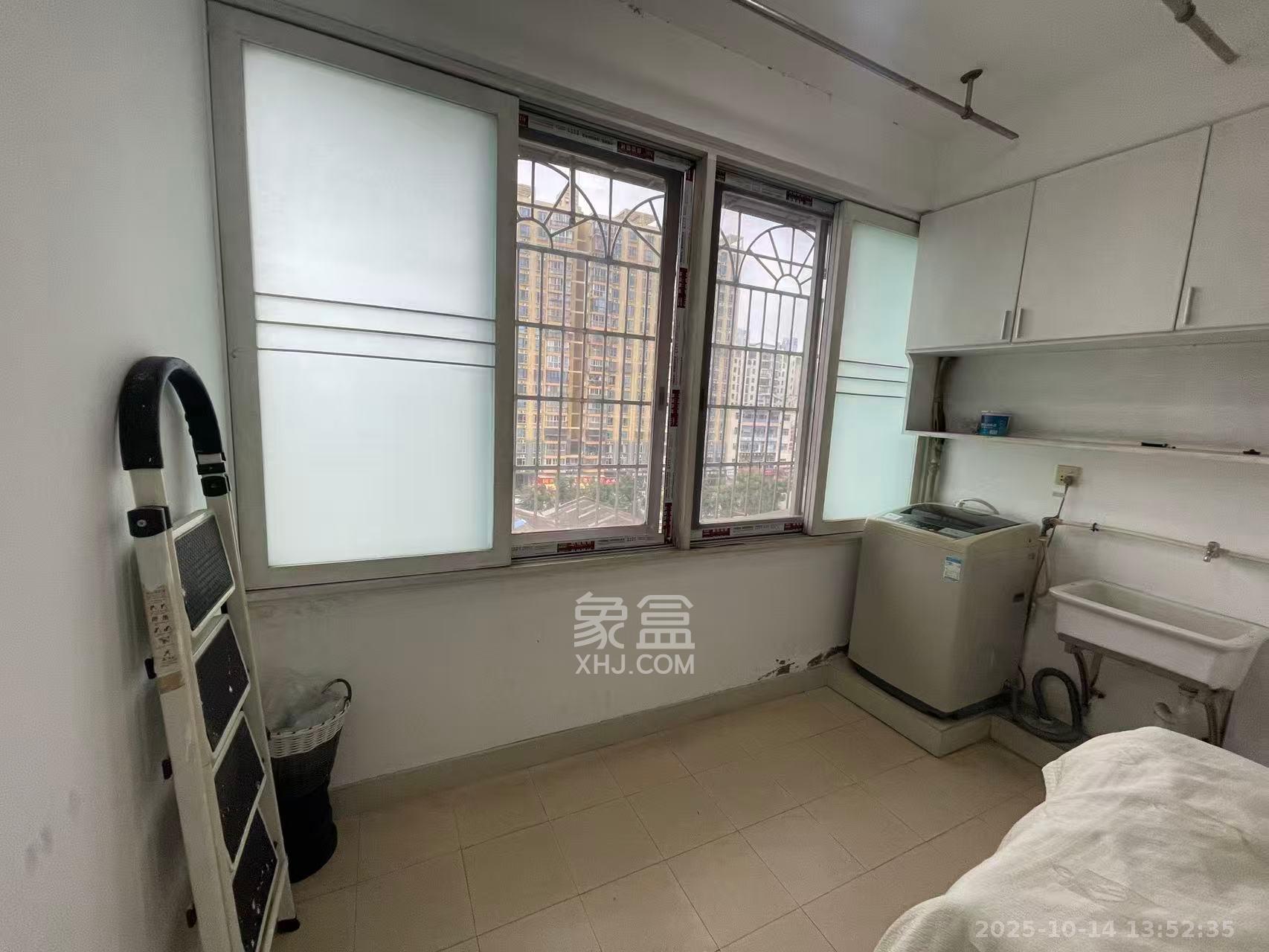 左家塘建材宿舍  3室2厅2卫    2100.0元/月室内图