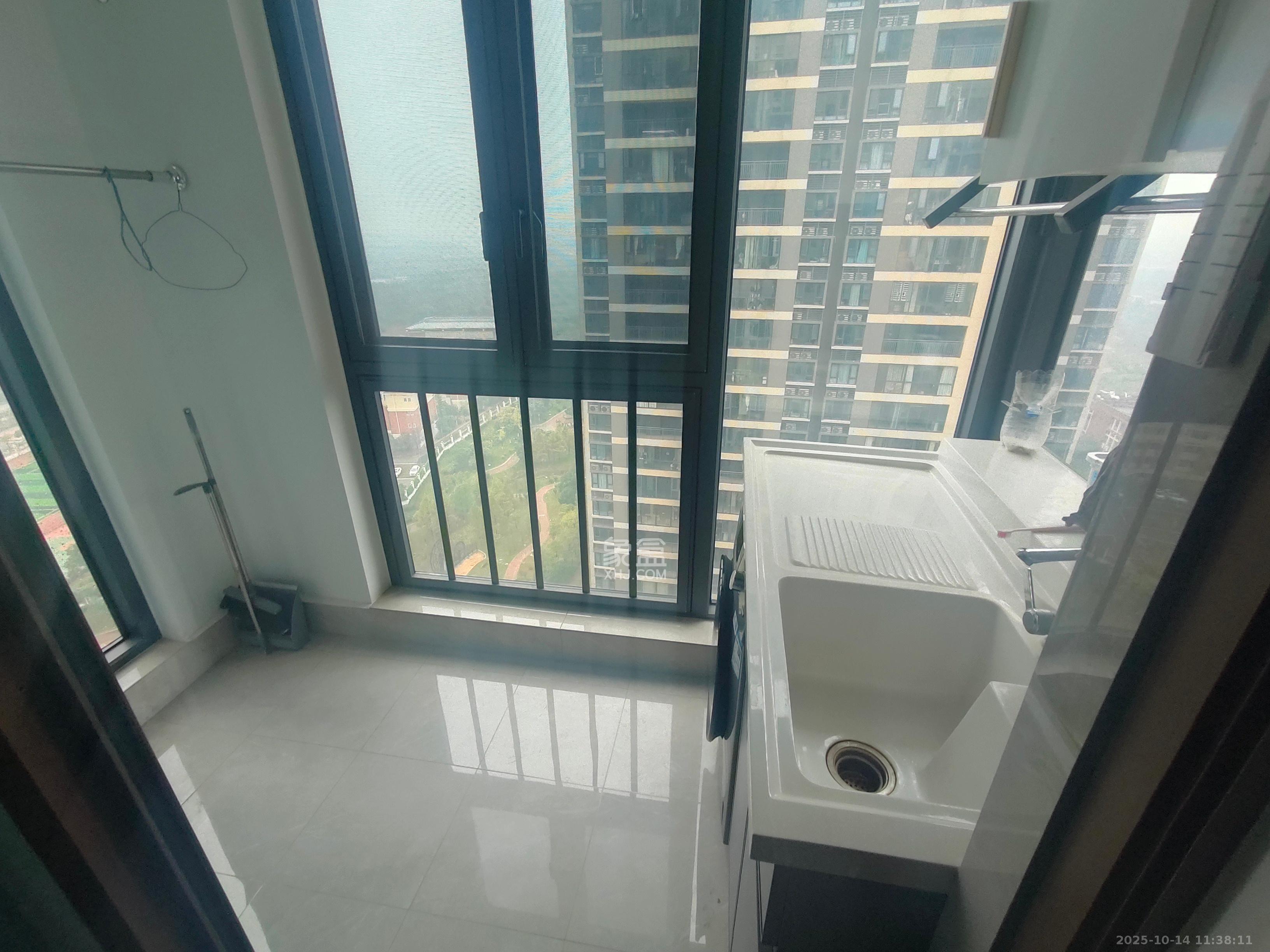 长龙湾  3室2厅1卫    2200.0元/月室内图