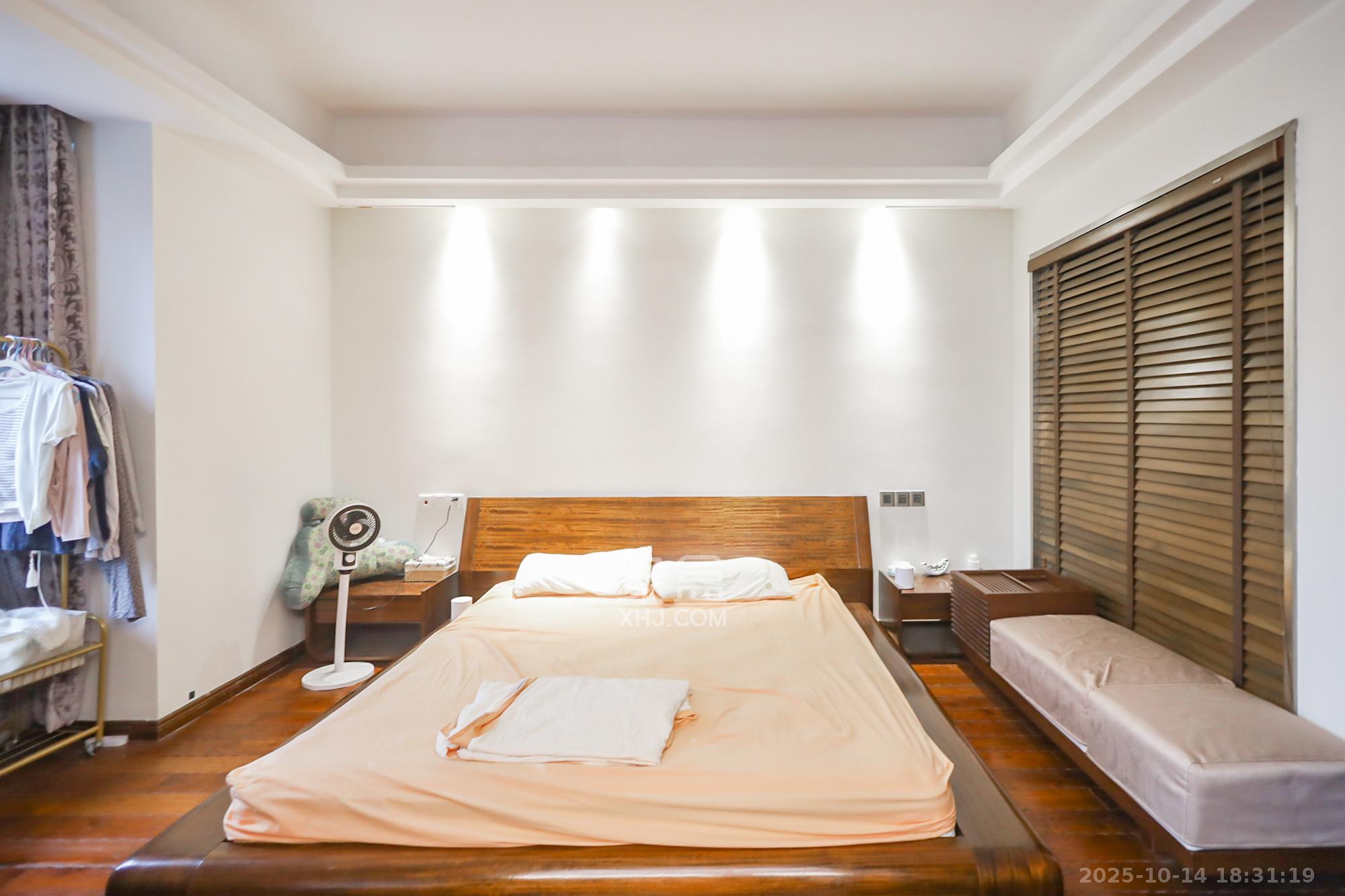 西山汇景一、二期 4室2厅2卫 240.0万 西山汇景一、二期 4室2厅2卫 240.0万卧室