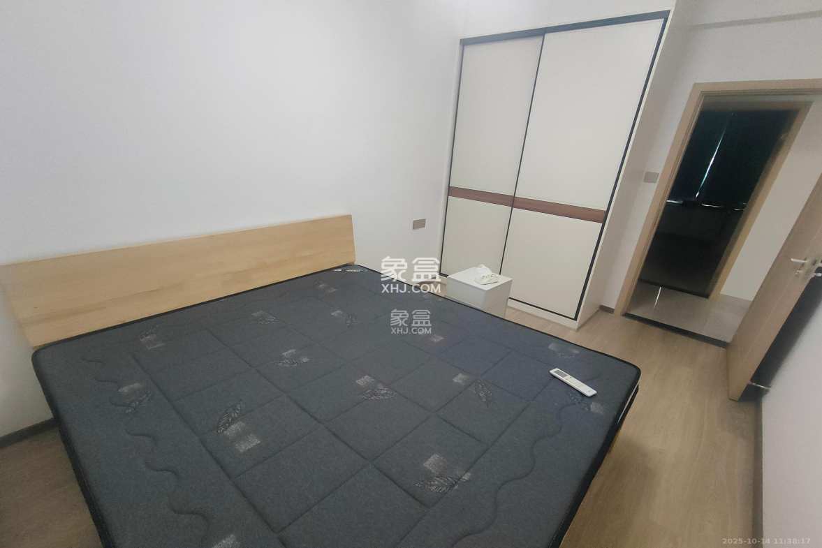 长龙湾 3室2厅1卫 2200.0元/月 长龙湾 3室2厅1卫 2200.0元/月室内图