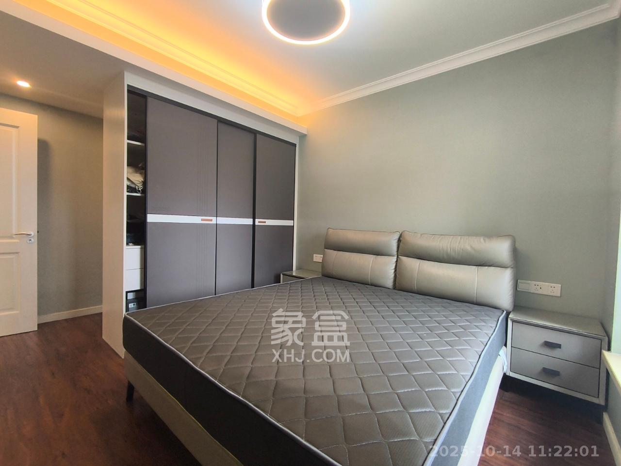 万科魅力之城锋镜里  4室2厅2卫    3200.0元/月室内图