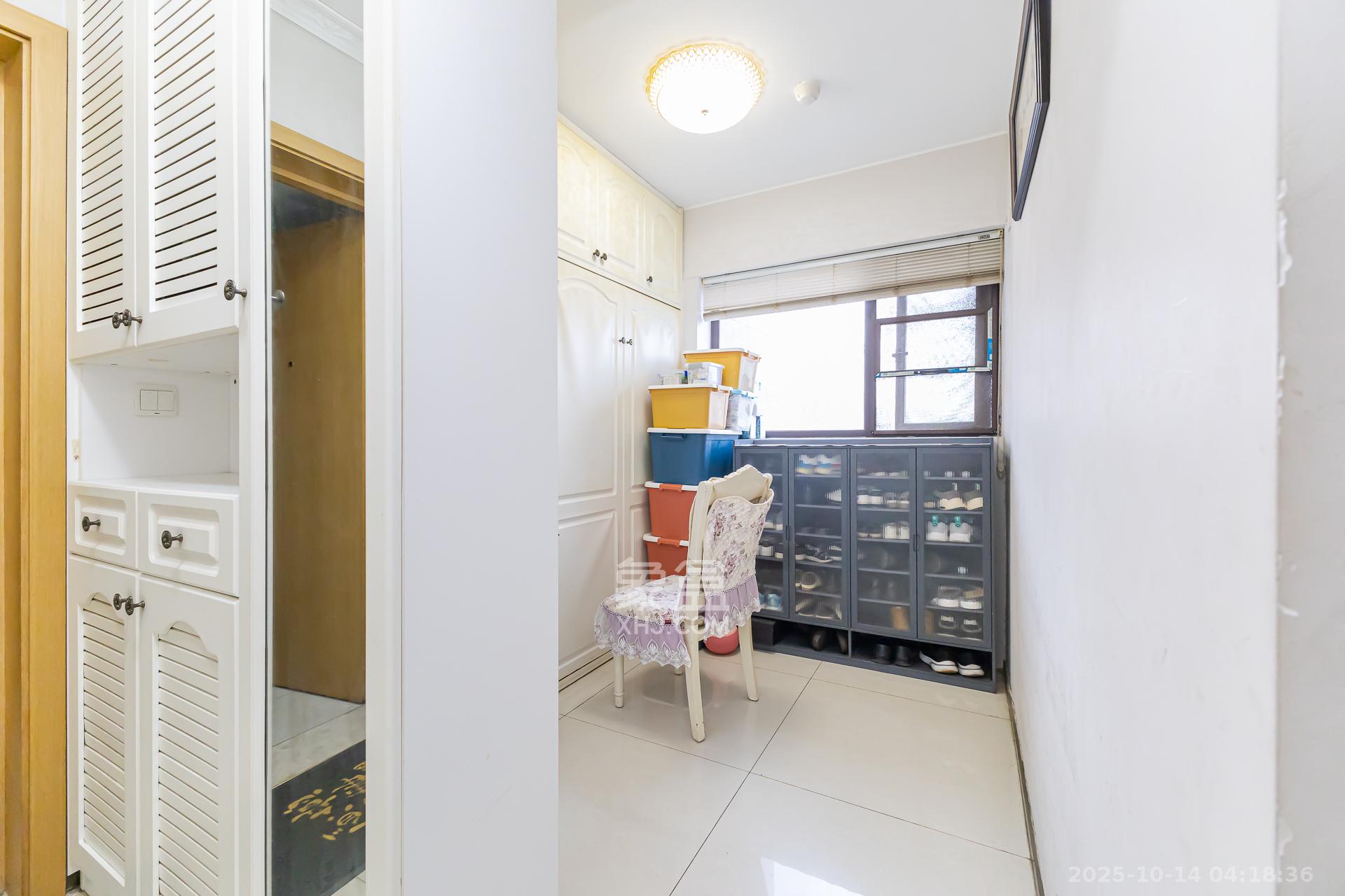 时代倾城二期  4室2厅2卫    66.0万卧室