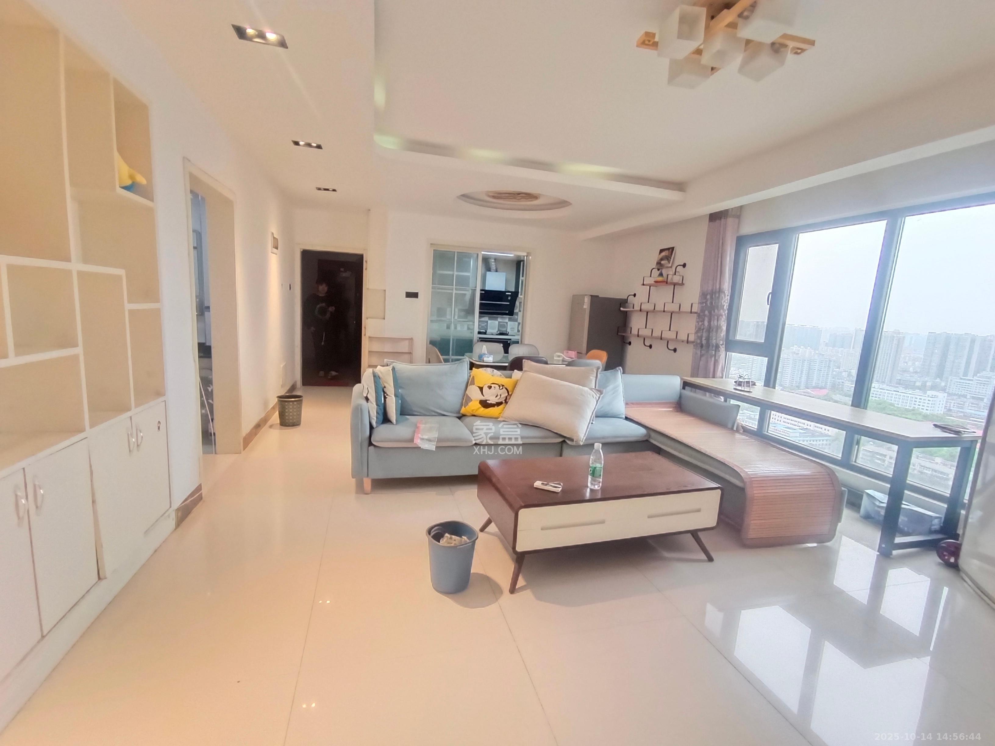 银港水晶城  3室2厅1卫    2700.0元/月 银港水晶城  3室2厅1卫    2700.0元/月室内图