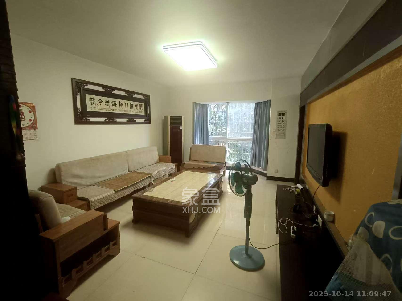 山水庭院  3室2厅2卫    2100.0元/月室内图