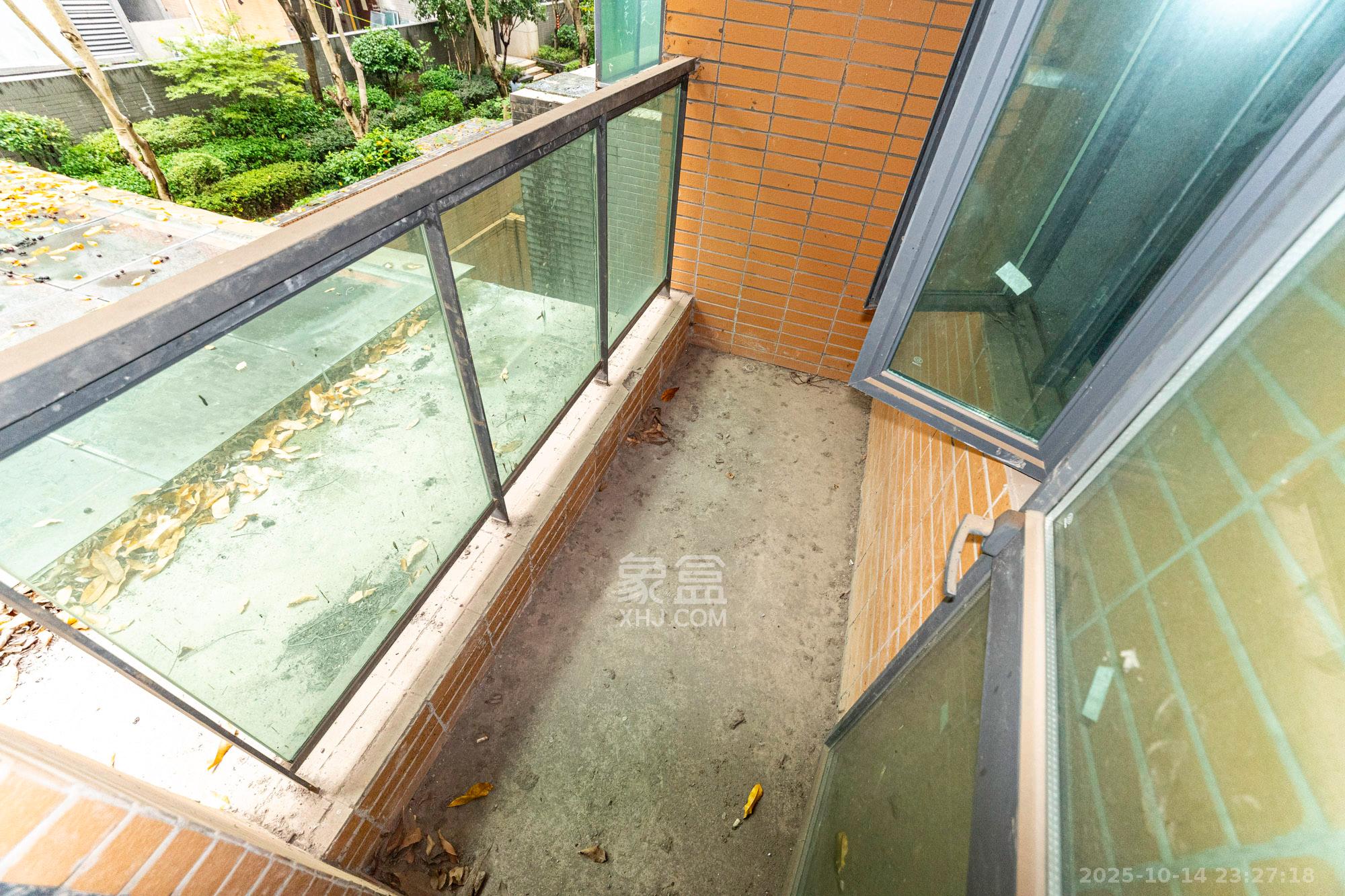 海伦春天 5室3厅2卫 240.0万 海伦春天 5室3厅2卫 240.0万阳台