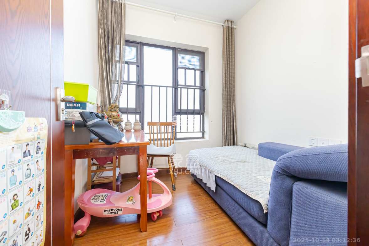 时代倾城二期 3室2厅2卫 68.0万 时代倾城二期 3室2厅2卫 68.0万卧室