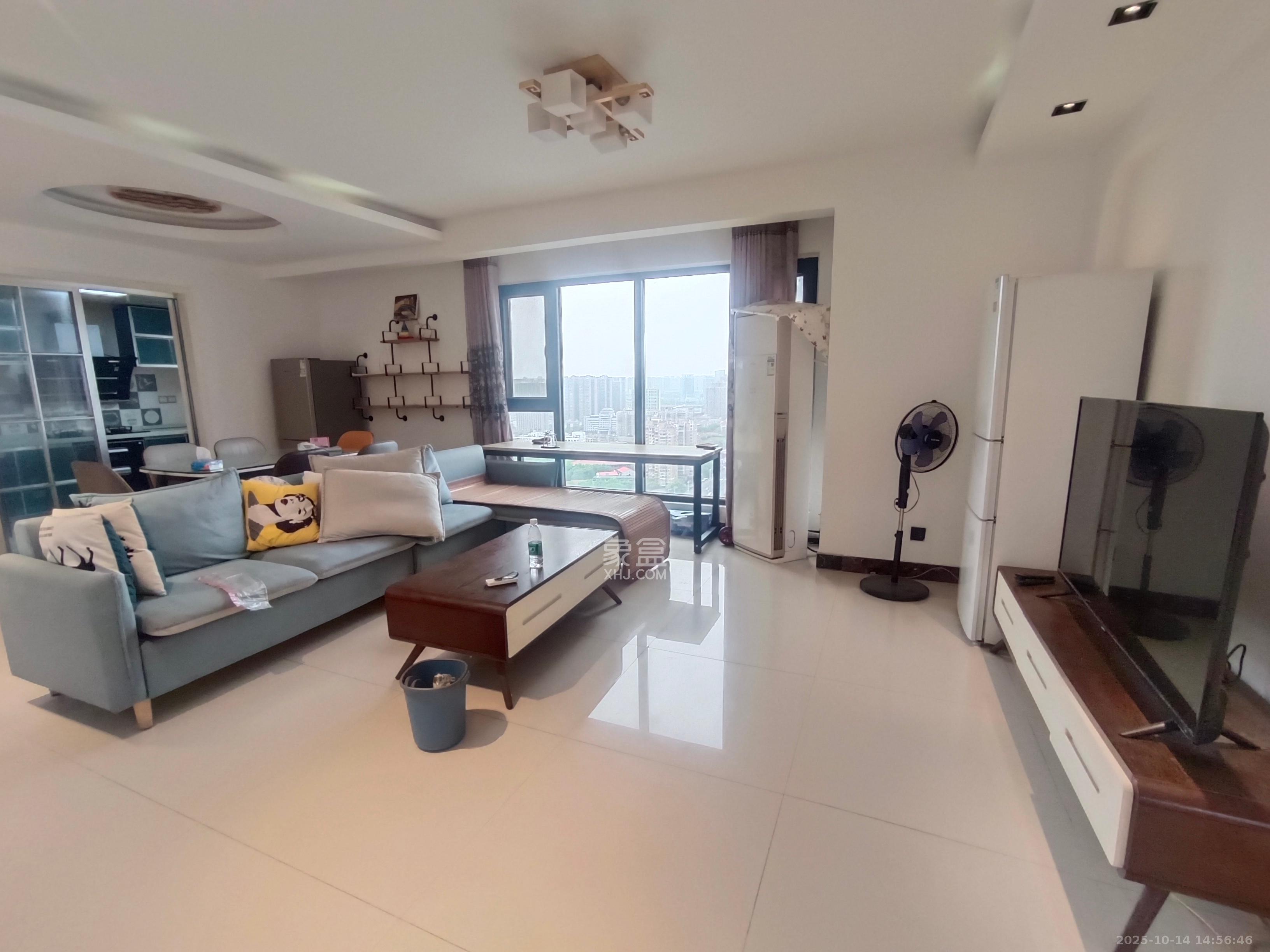 银港水晶城  3室2厅1卫    2700.0元/月 银港水晶城  3室2厅1卫    2700.0元/月室内图