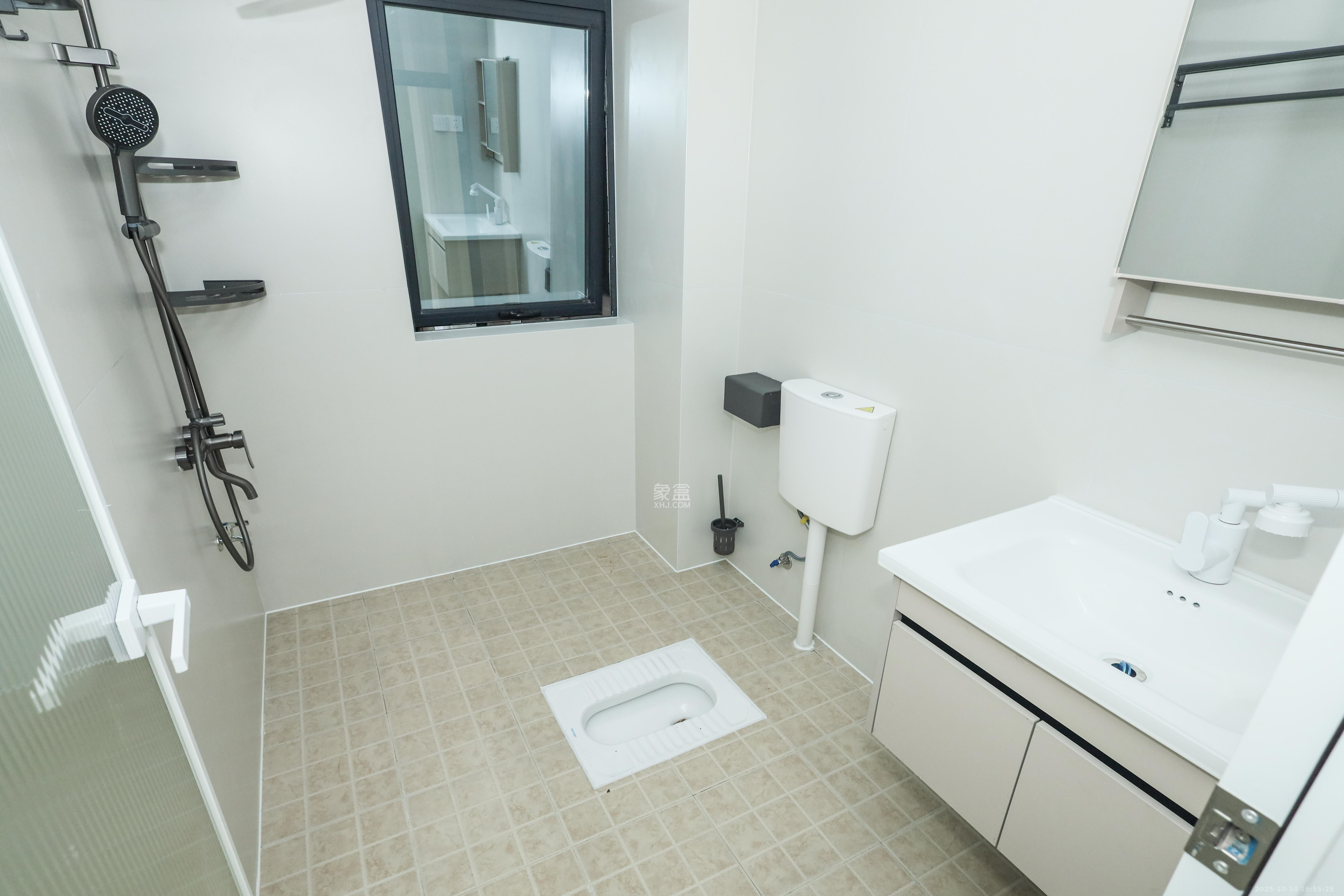 天元涉外景园B区 3室2厅2卫 88.8万 天元涉外景园B区 3室2厅2卫 88.8万卫生间