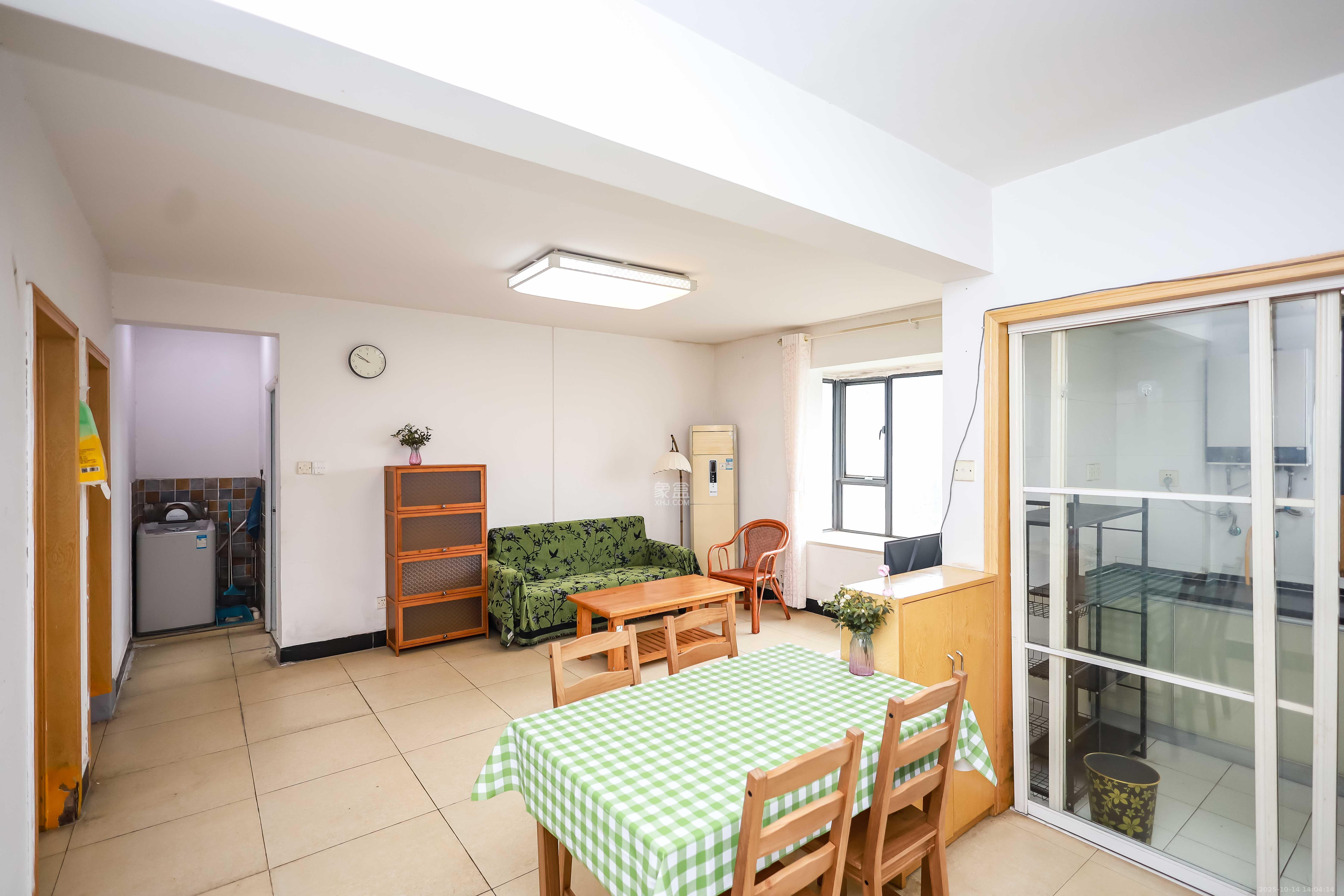 西城龙庭  2室2厅1卫    80.0万客厅