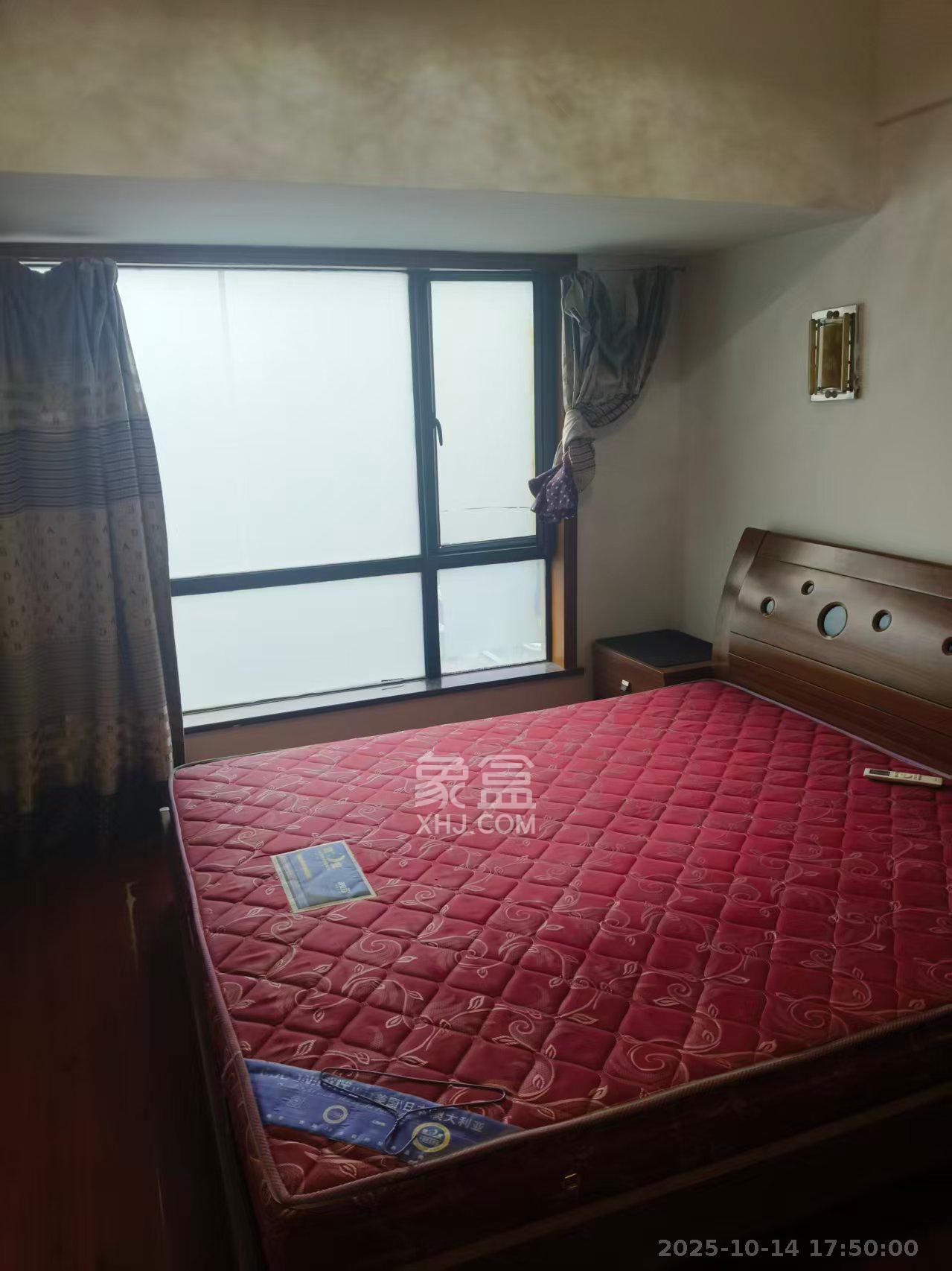 山水华景  2室1厅1卫    2300.0元/月室内图