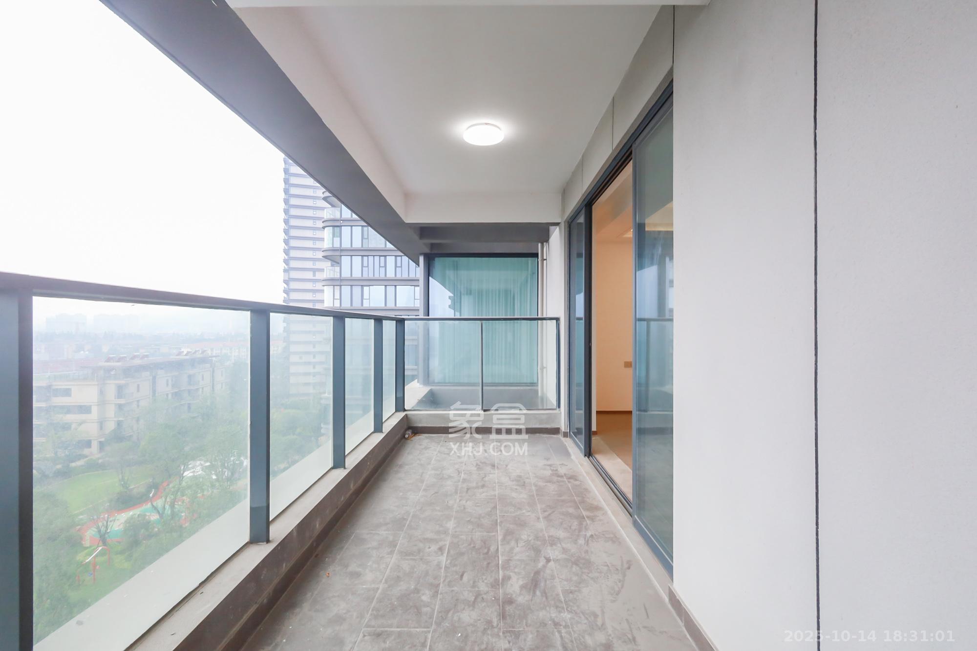 江山印  4室2厅3卫    500.0万 江山印  4室2厅3卫    500.0万阳台