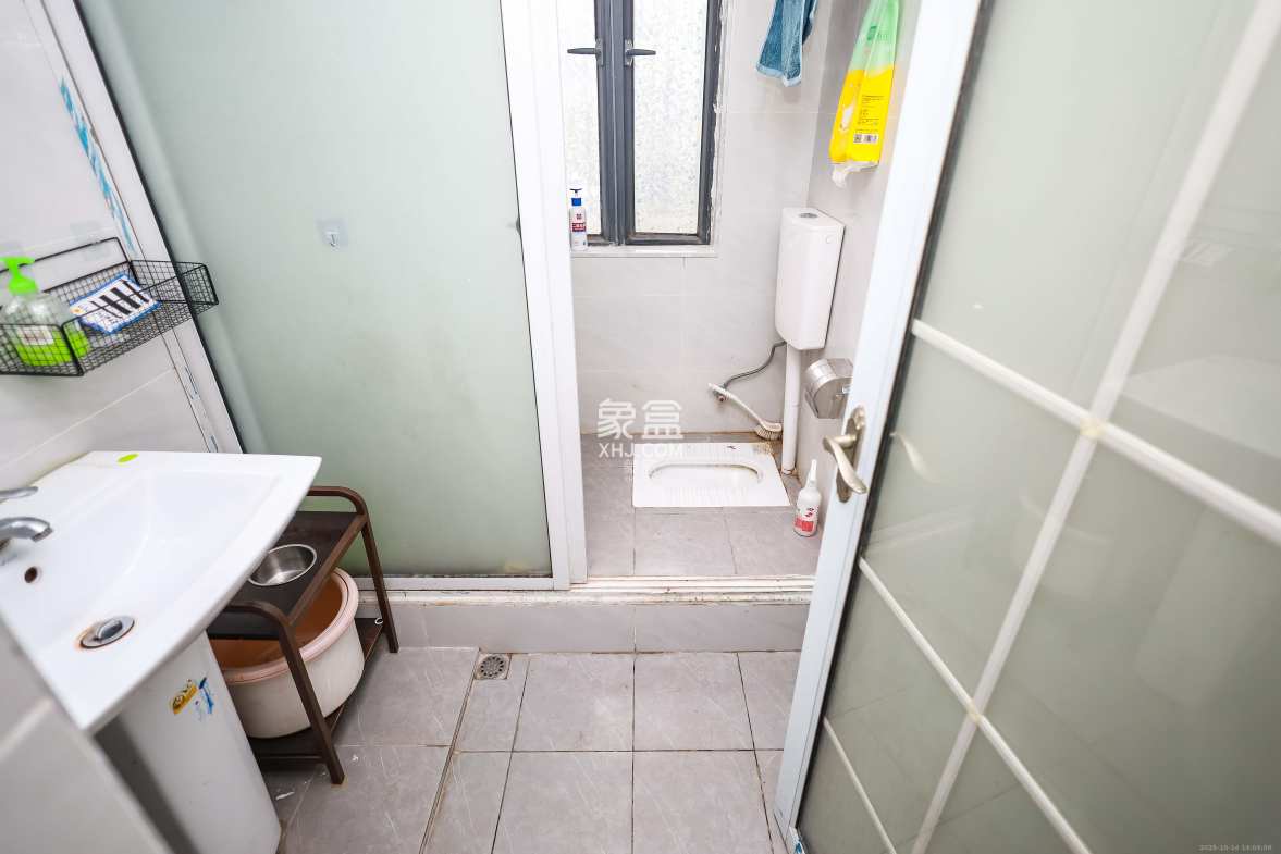 西城龙庭 2室2厅1卫 80.0万 西城龙庭 2室2厅1卫 80.0万卫生间