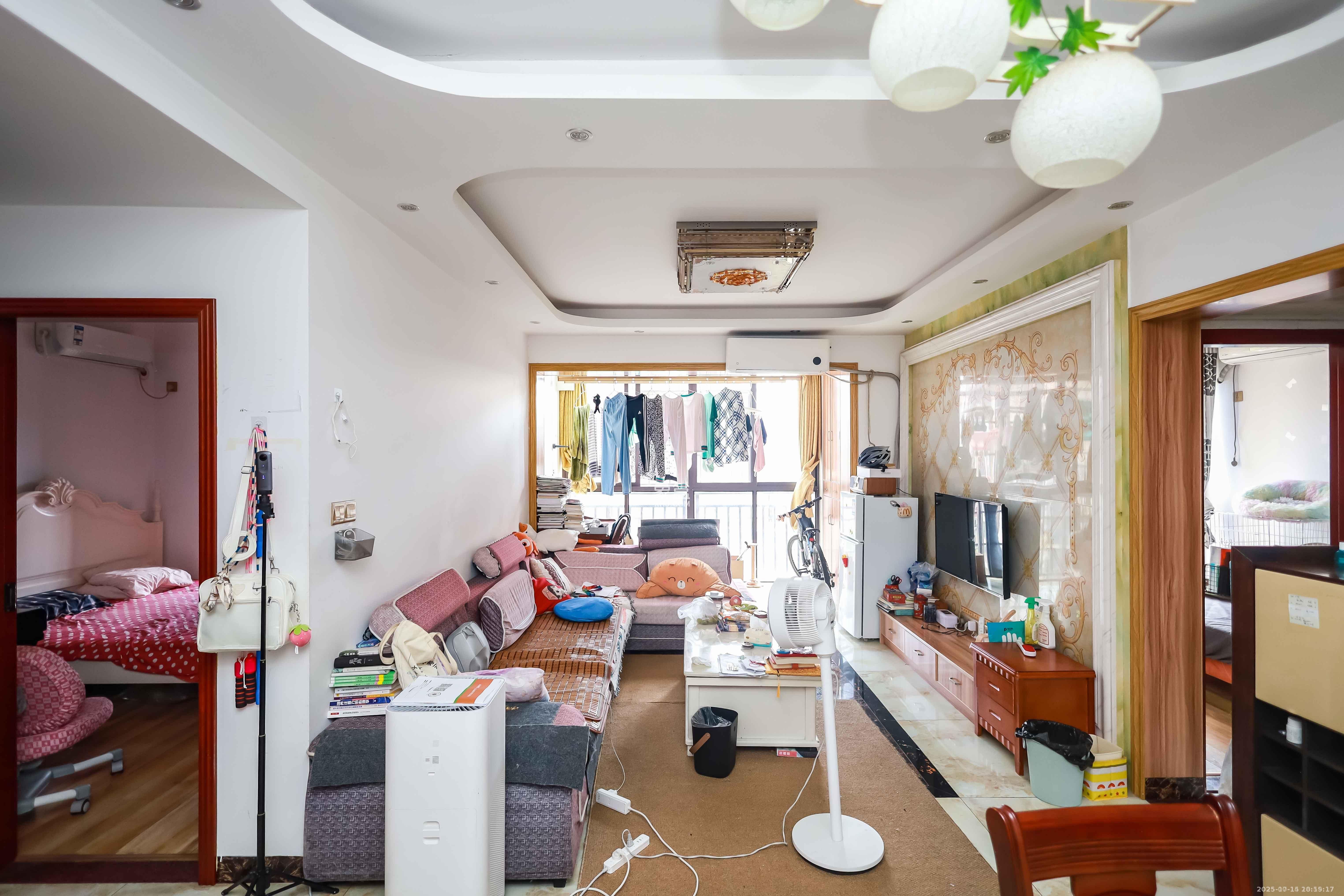 卓越蔚蓝海岸三期  3室2厅1卫    2200.0元/月