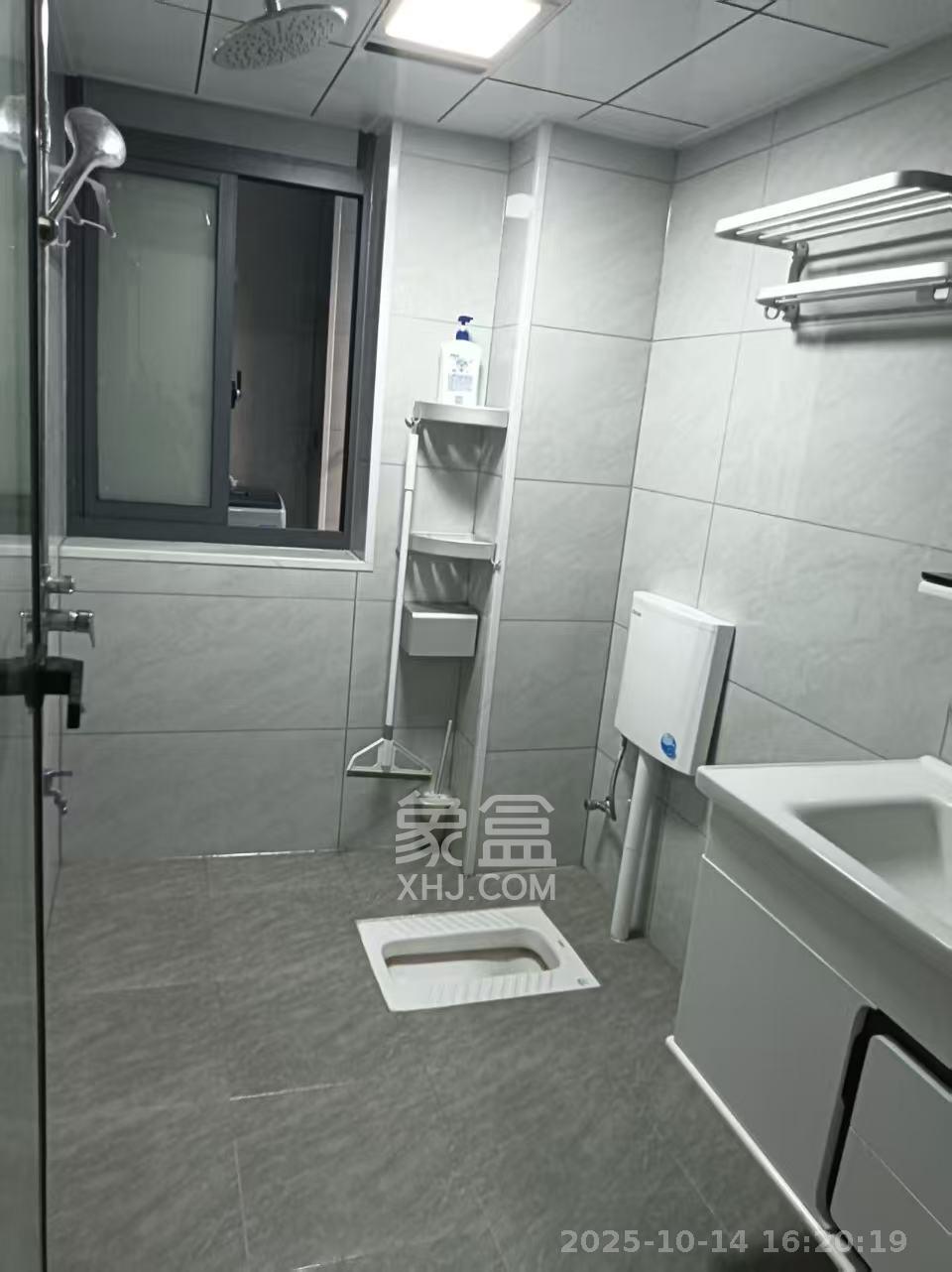 坪山家园  2室2厅1卫    1800.0元/月室内图