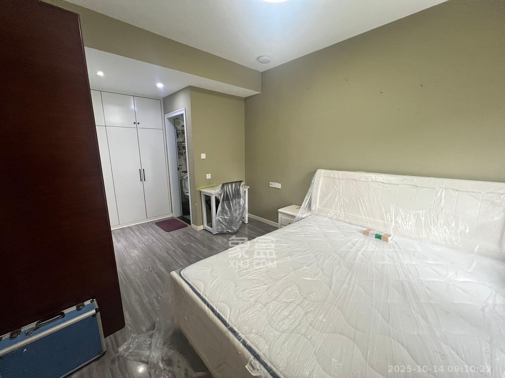 金地格林公馆  3室2厅2卫    3400.0元/月室内图