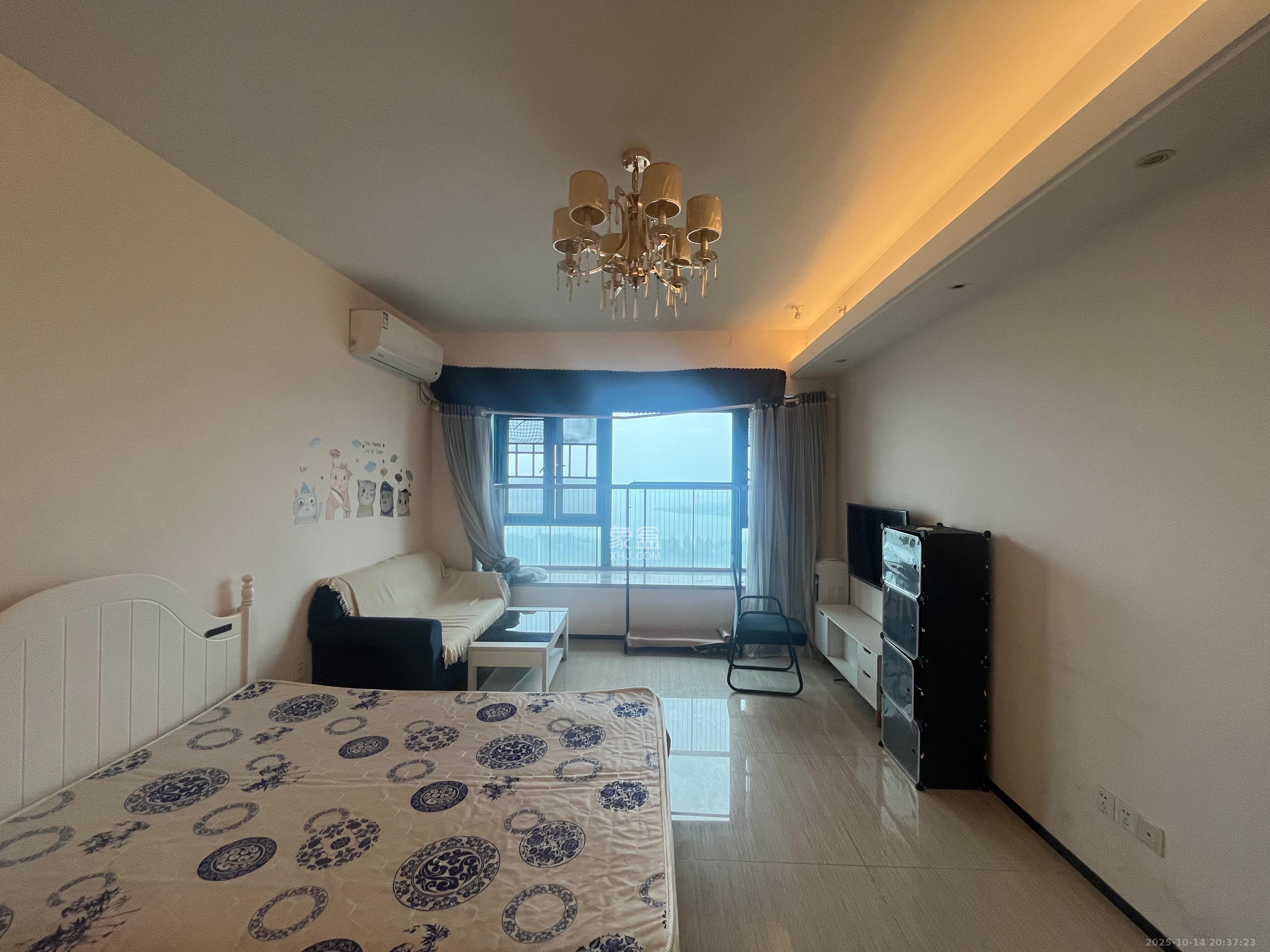 恒大翡翠华庭  1室1厅1卫    1300.0元/月