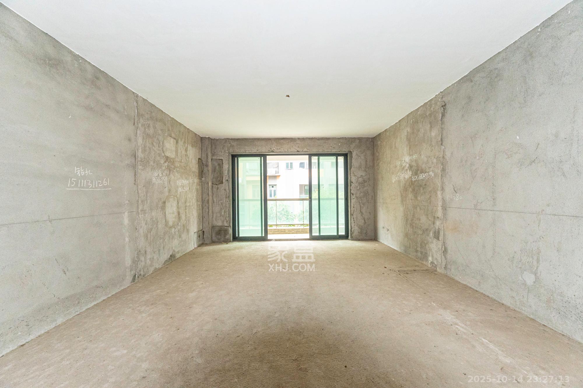 海伦春天  5室3厅2卫    240.0万