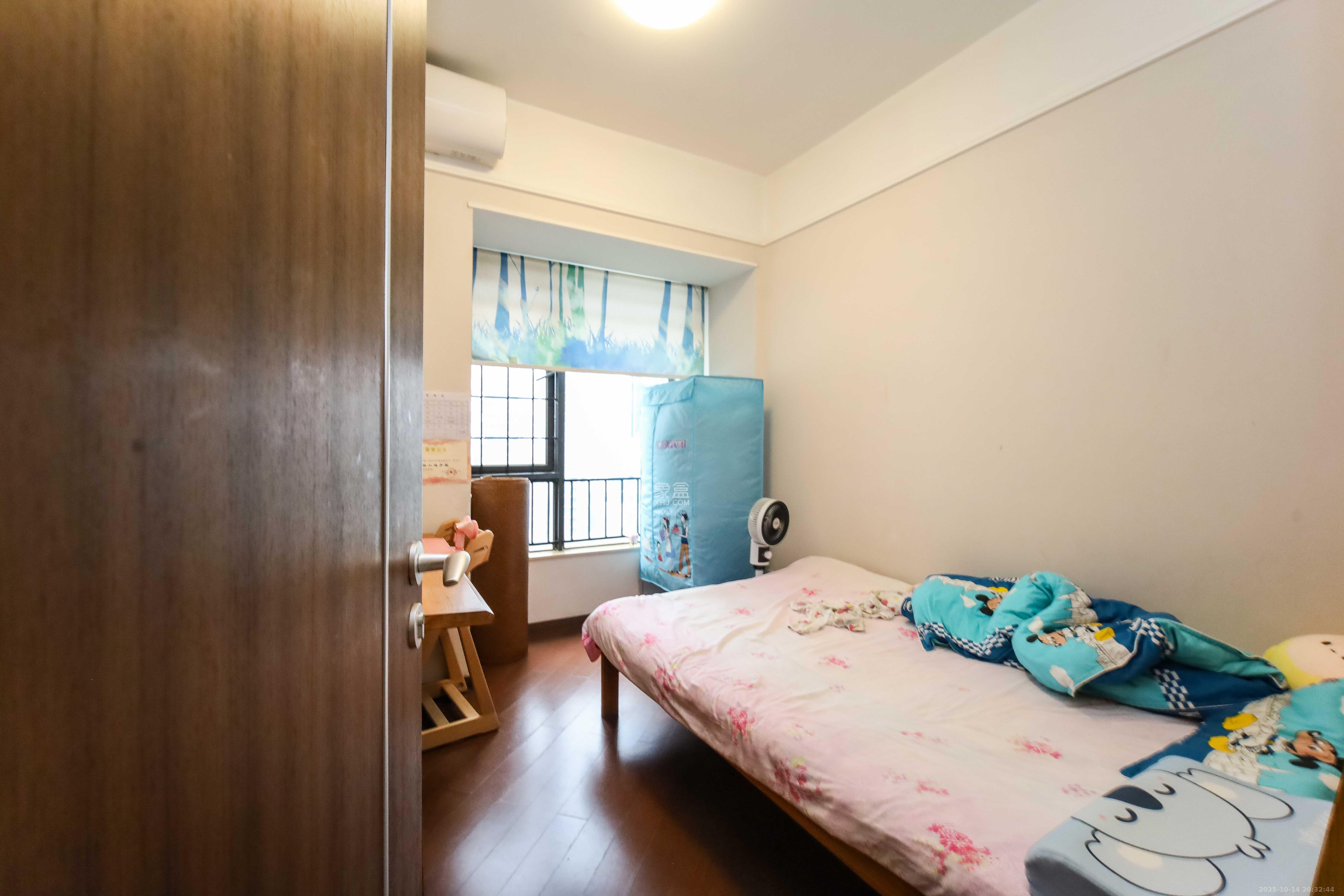 万科金域蓝湾  3室2厅1卫    85.0万卧室