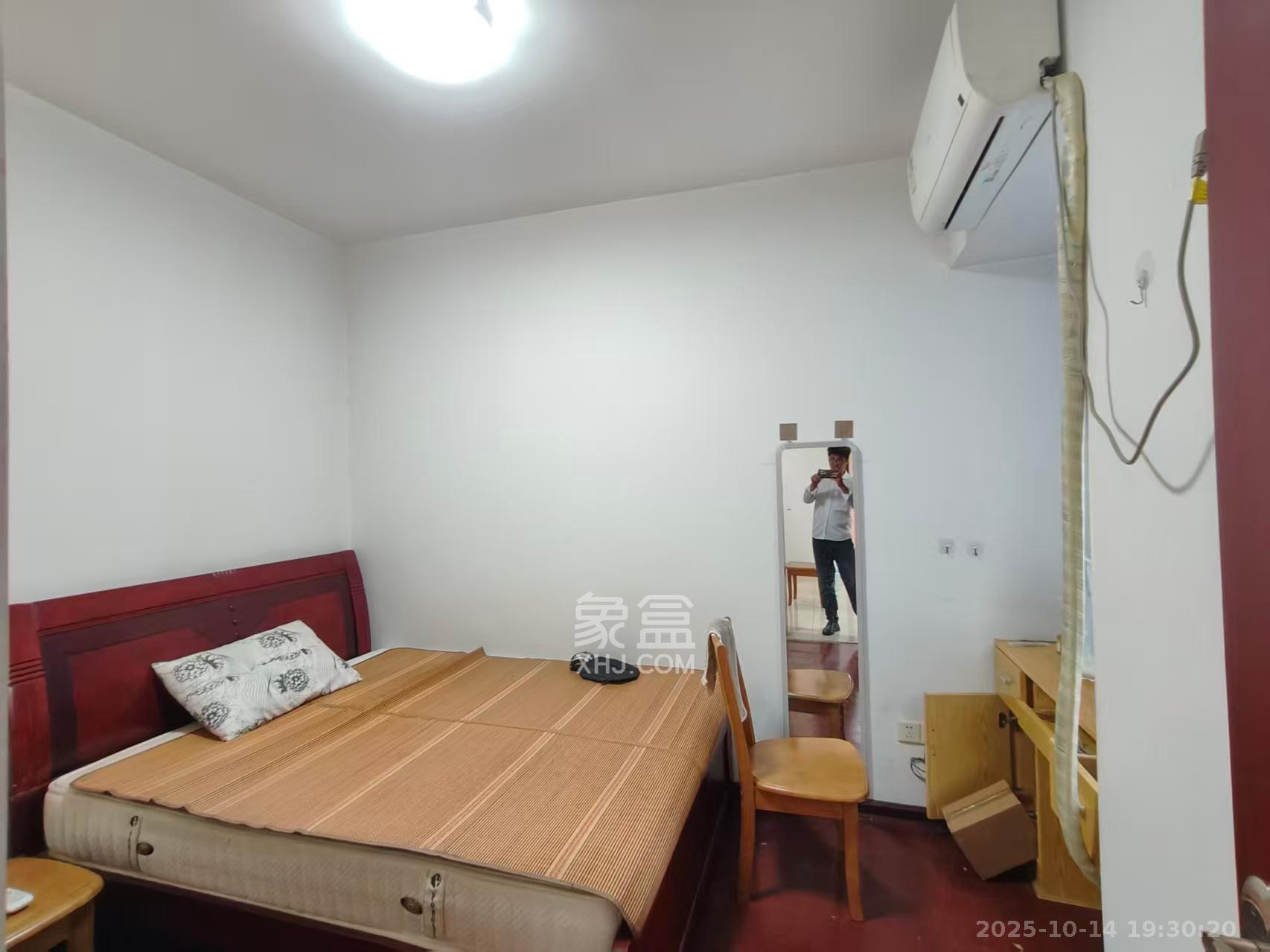 华韵城市海岸（城市水岸苑）  1室2厅1卫    2400.0元/月室内图