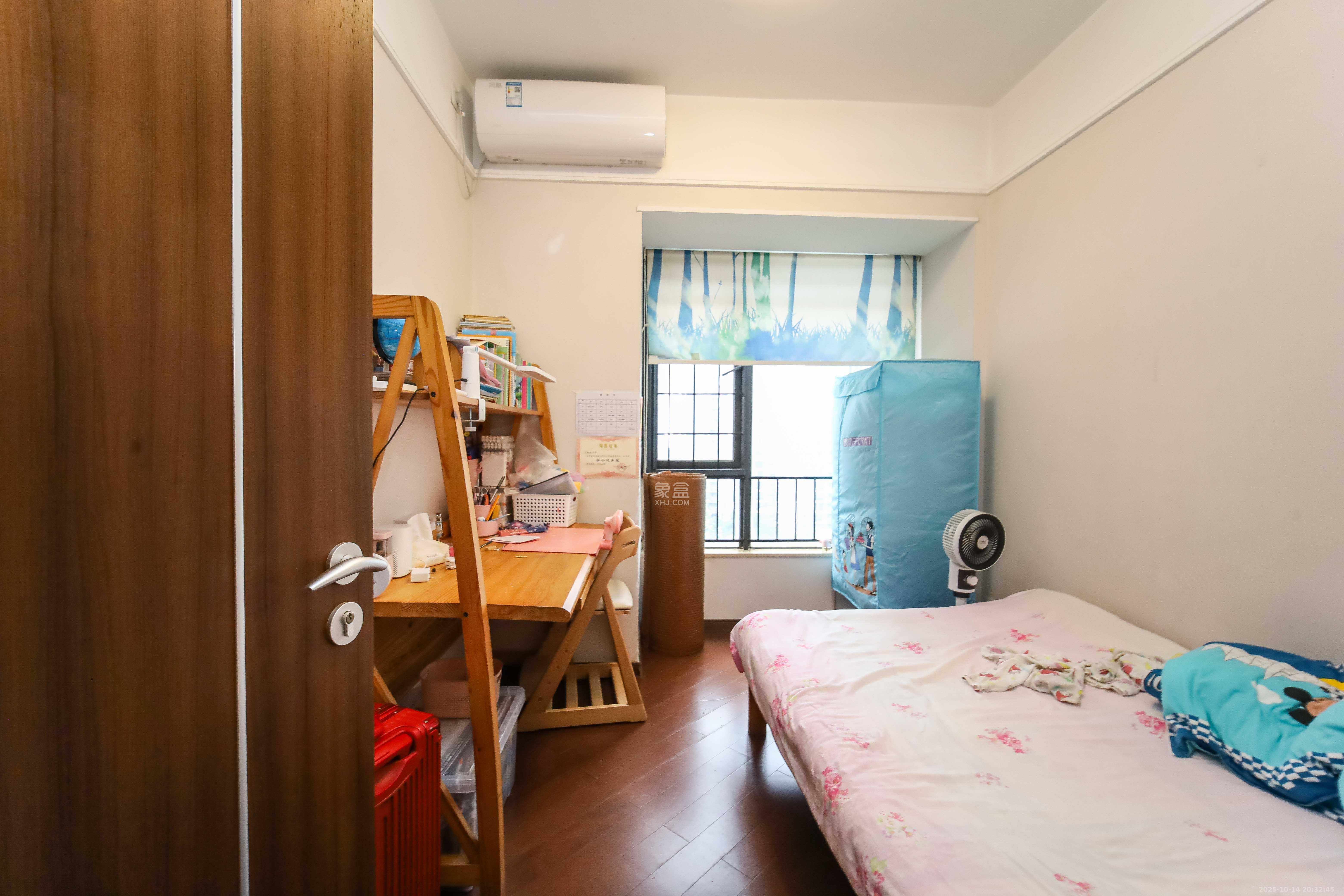 万科金域蓝湾  3室2厅1卫    85.0万卧室