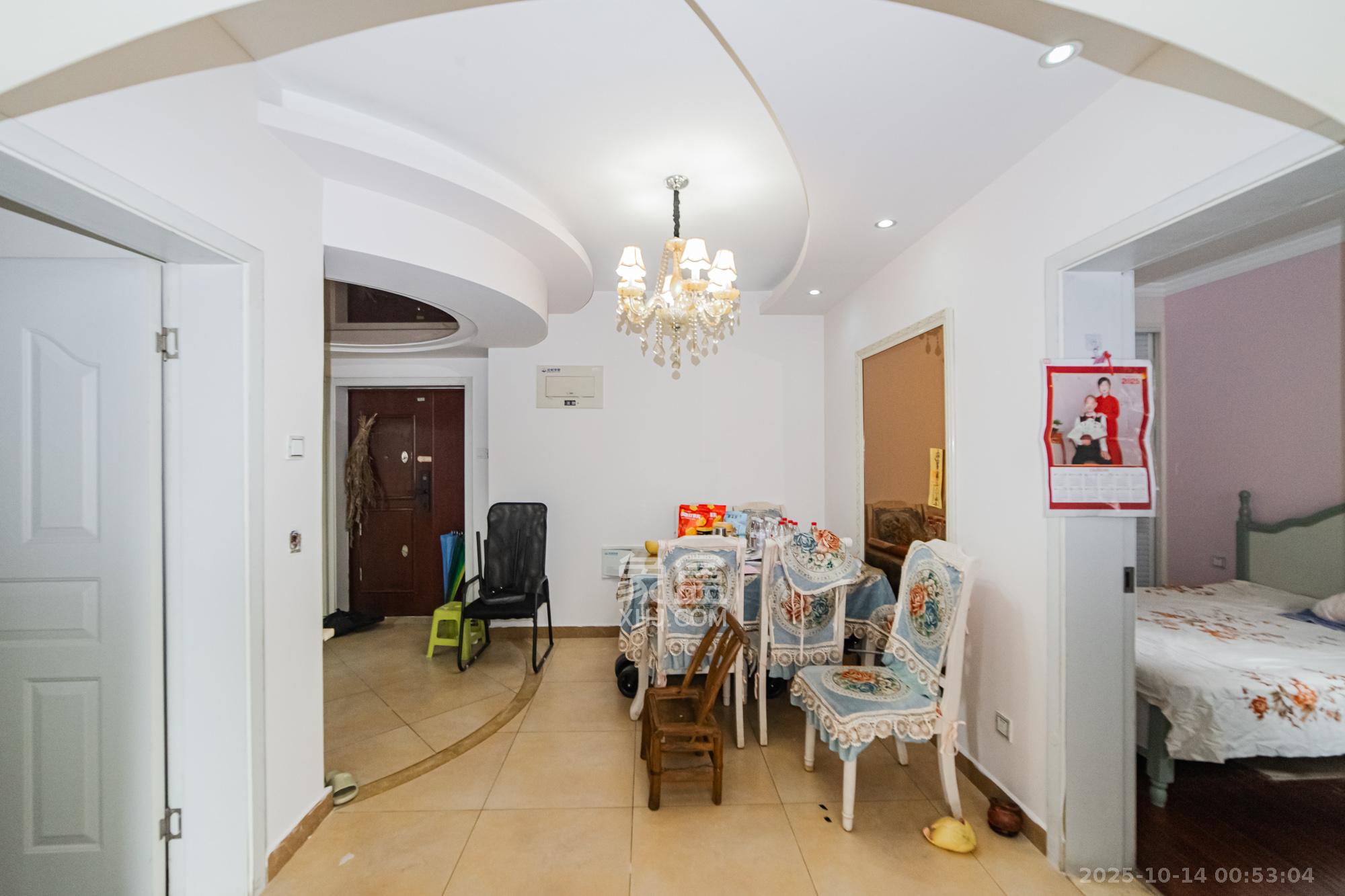 北辰三角洲D3区 2室2厅1卫 88.0万 北辰三角洲D3区 2室2厅1卫 88.0万客厅