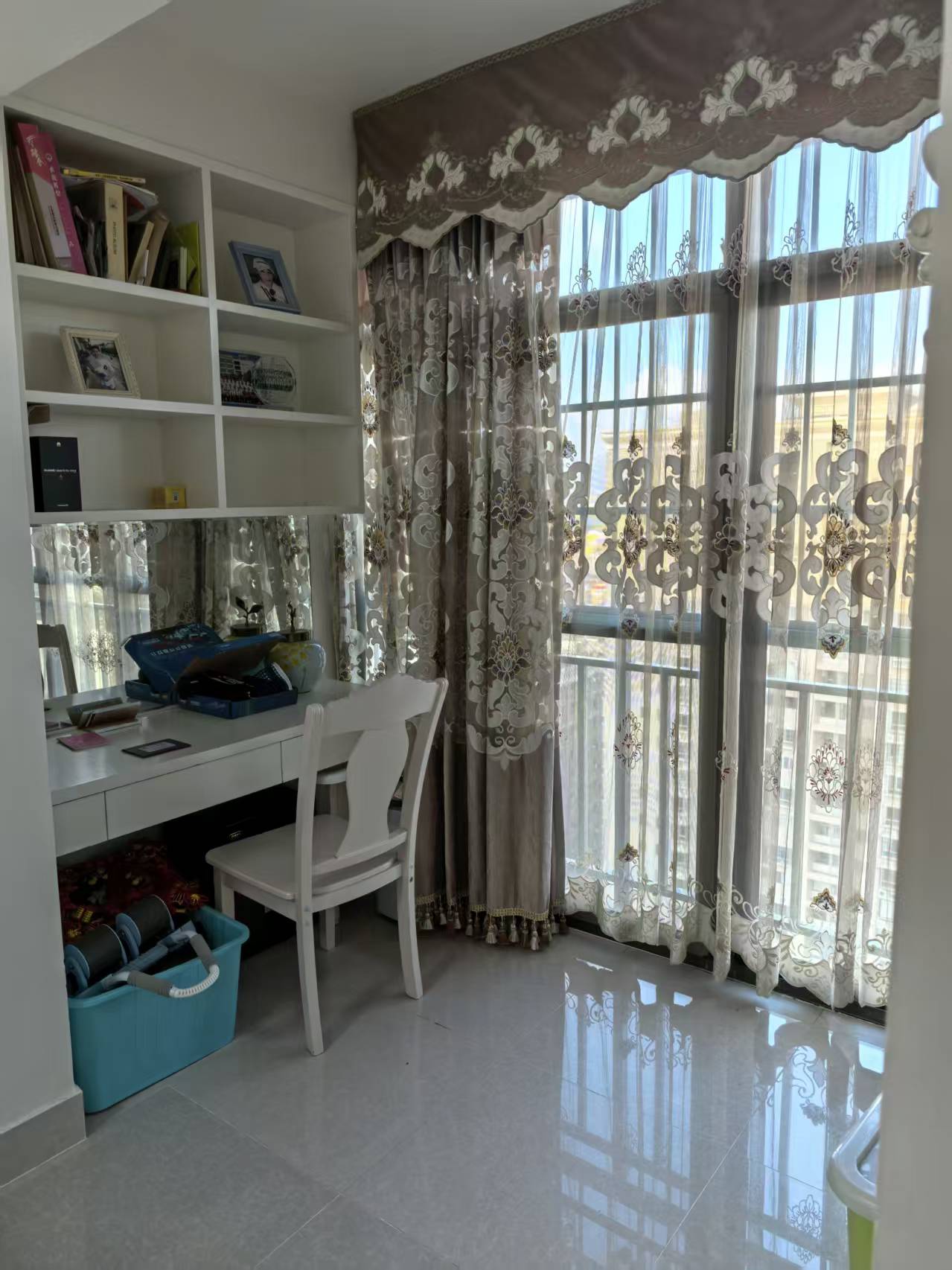 德盛华庭  4室2厅2卫    165.0万客厅