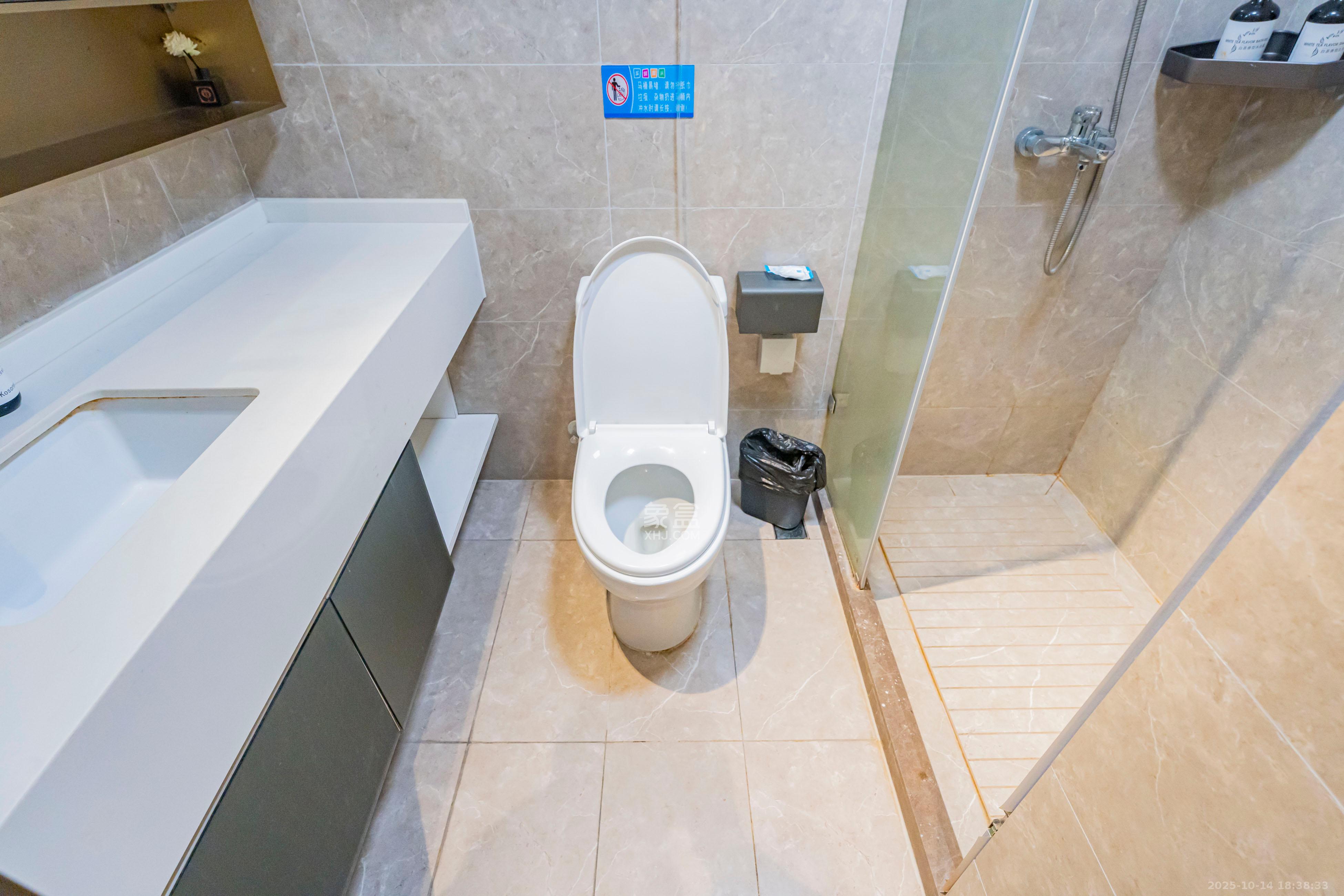 华润置地中心  1室1厅1卫    44.0万卫生间