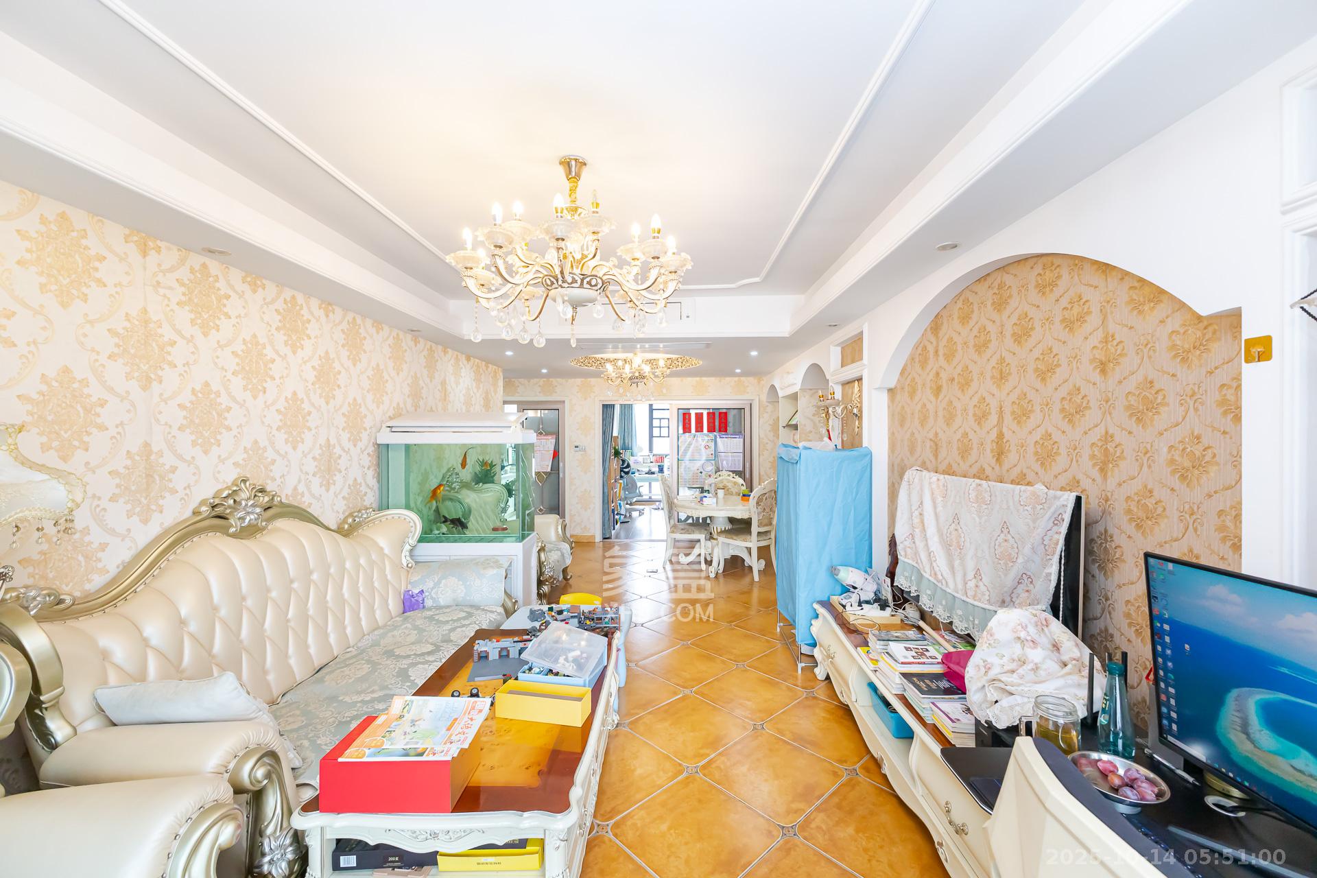 龙湖湘风原著（龙湖湘风星城）  4室2厅2卫    89.0万客厅