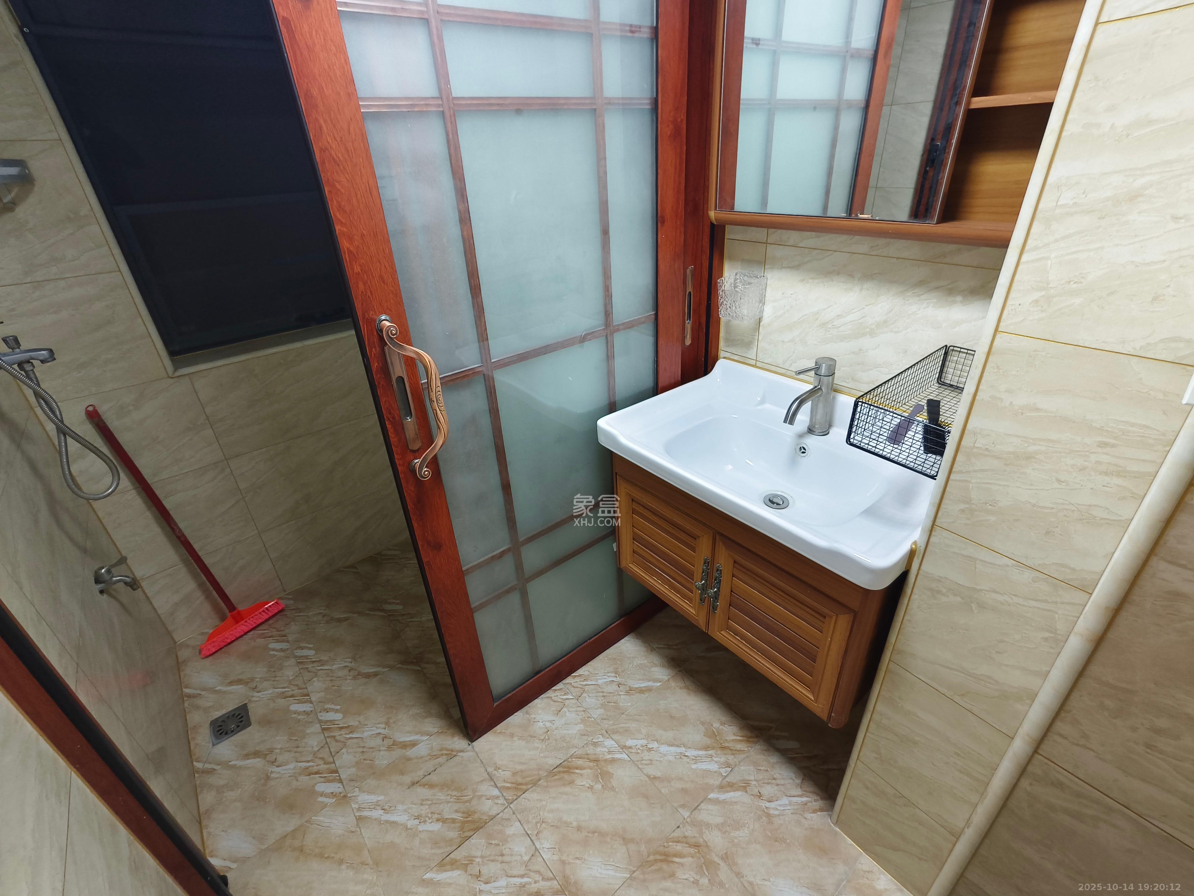 地华梅溪湖畔 2室1厅1卫 2350.0元/月 地华梅溪湖畔 2室1厅1卫 2350.0元/月室内图