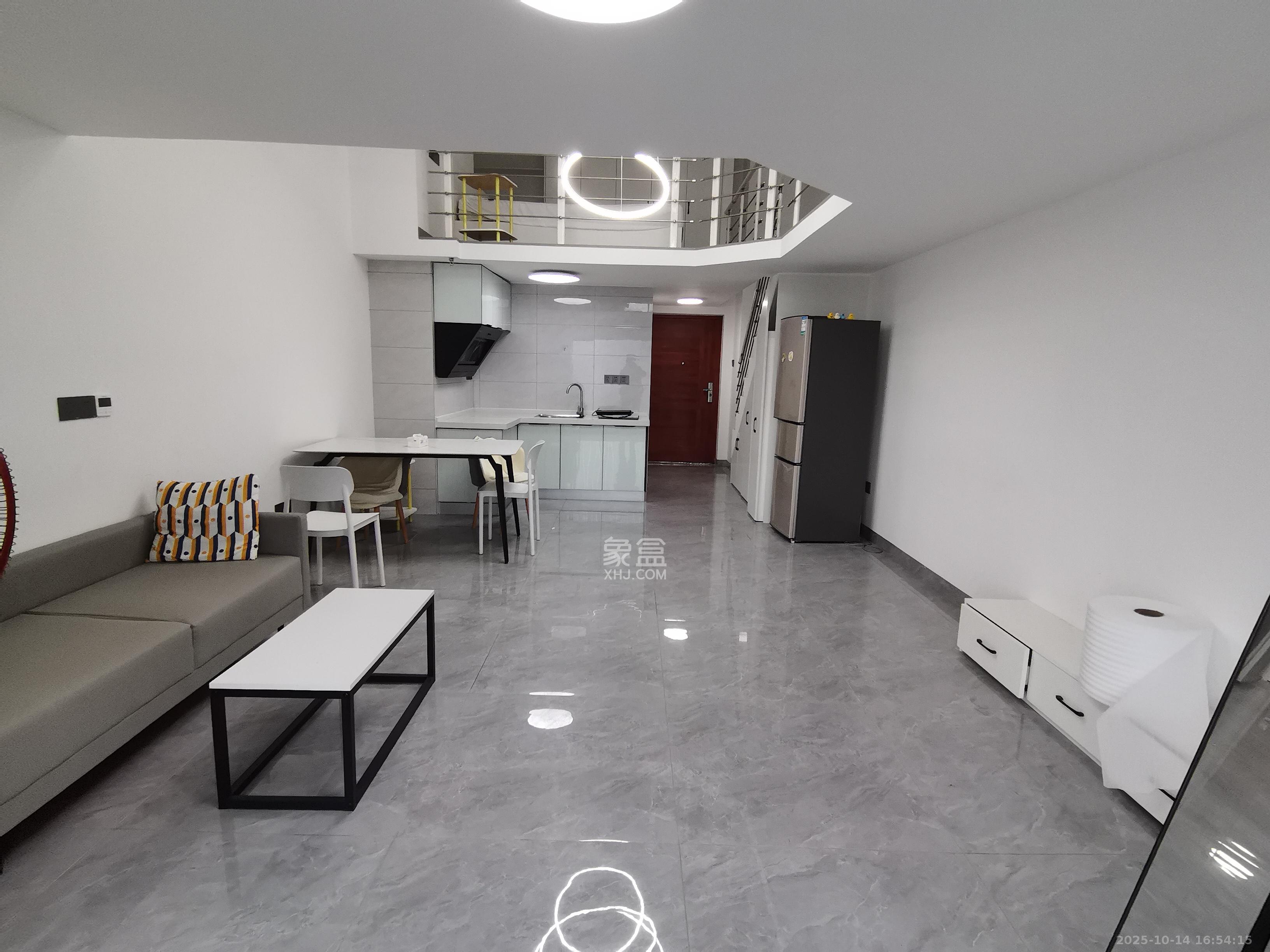 港湘铂玥（天园地芳国际珠宝城）  2室1厅1卫    1400.0元/月室内图