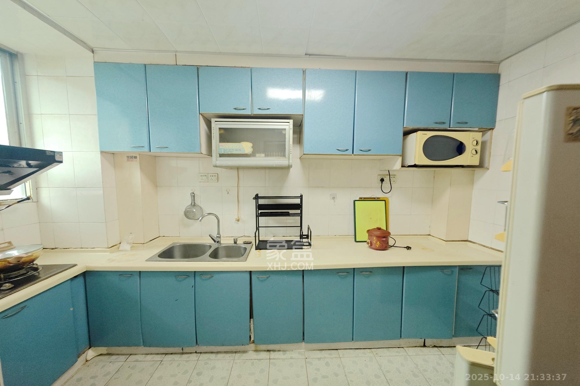 梨子山社区长电宿舍 3室2厅2卫 88.0万 梨子山社区长电宿舍 3室2厅2卫 88.0万厨房