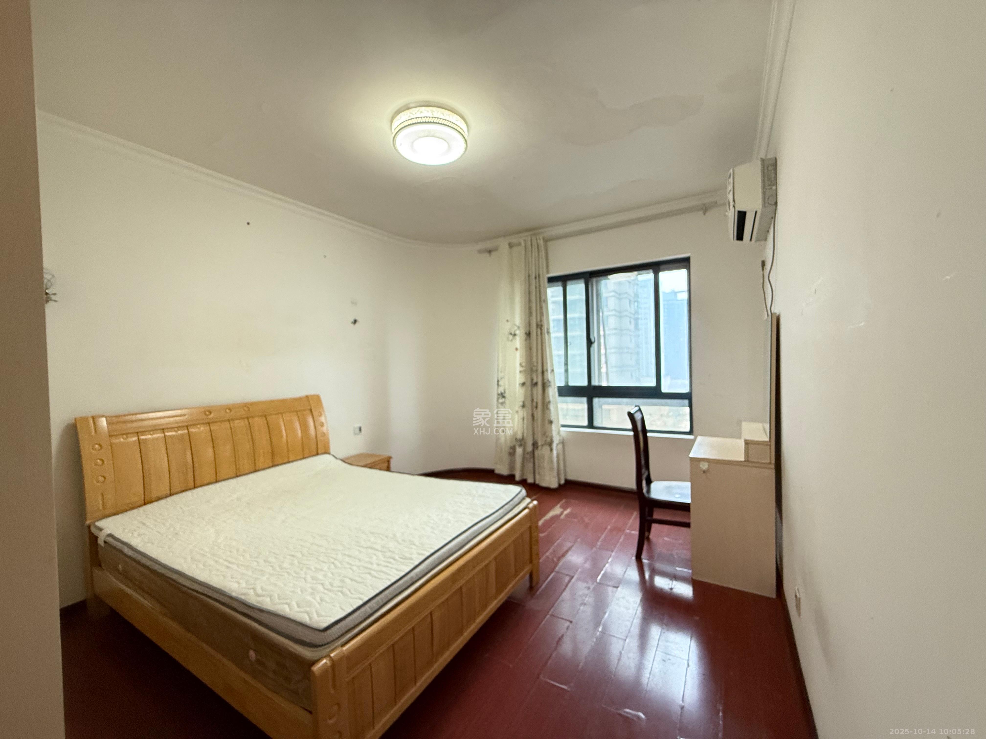 奥克斯广场 4室2厅2卫 3300.0元/月 奥克斯广场 4室2厅2卫 3300.0元/月室内图