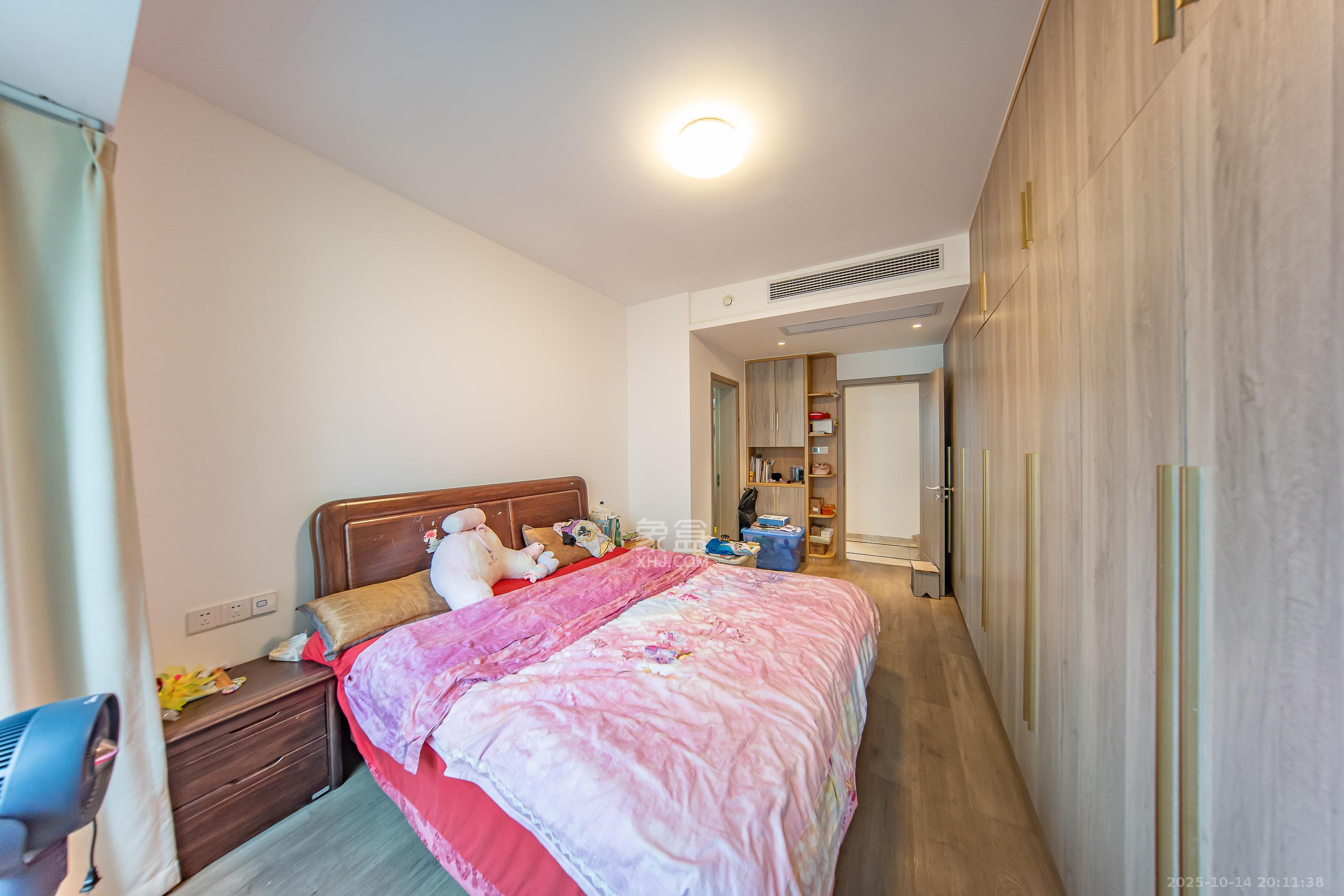 建投象山国际  4室2厅2卫    185.0万卧室