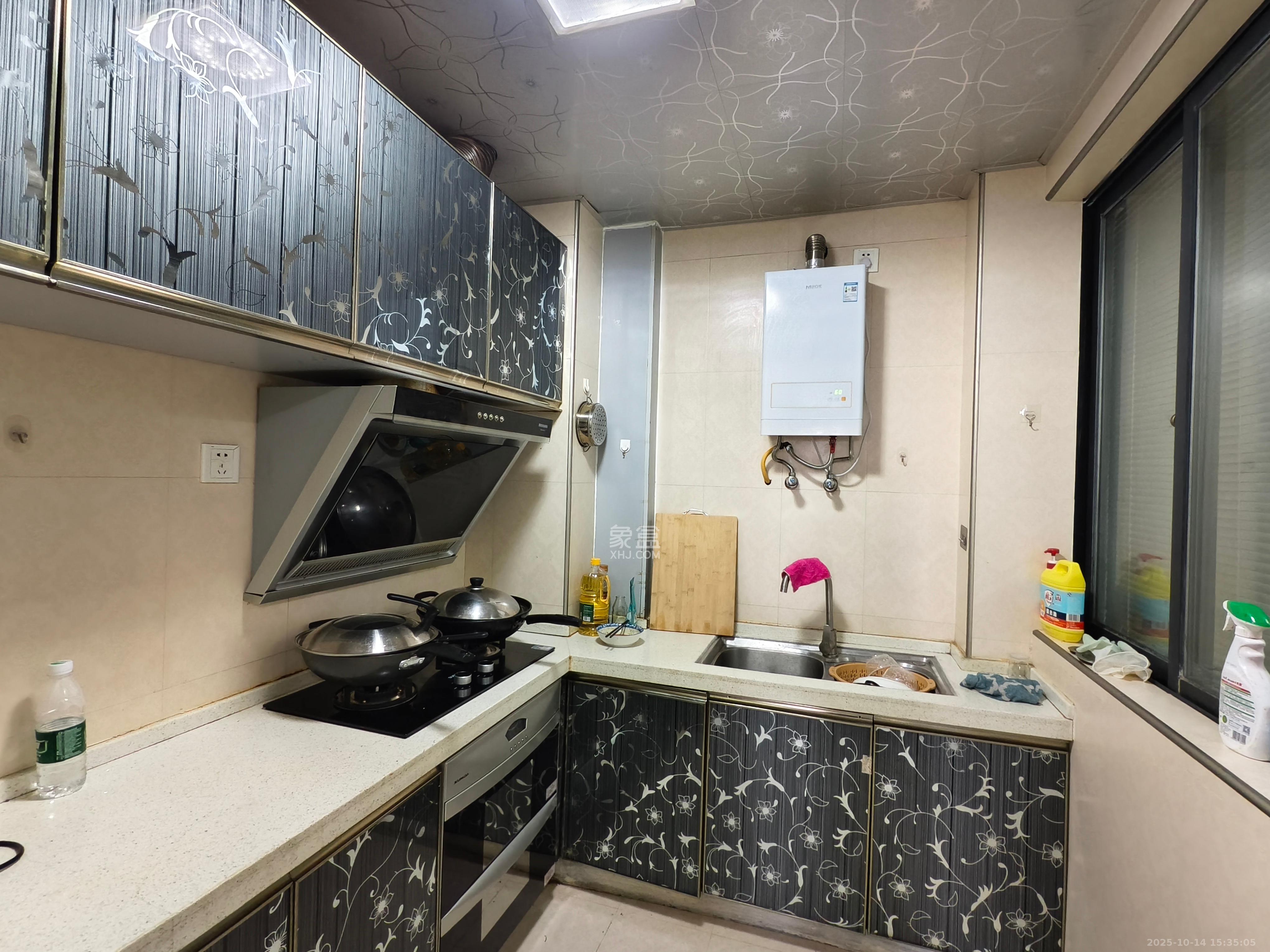 长大彩虹都  3室2厅1卫    2300.0元/月 长大彩虹都  3室2厅1卫    2300.0元/月室内图