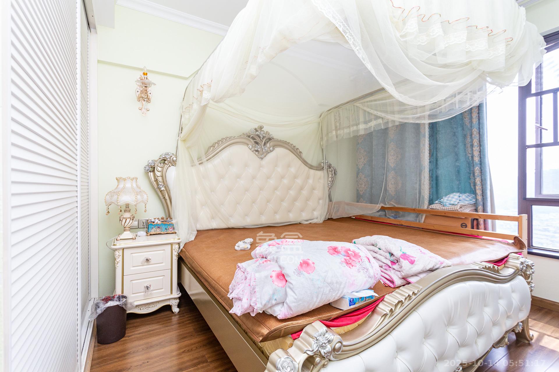 龙湖湘风原著（龙湖湘风星城）  4室2厅2卫    89.0万卧室