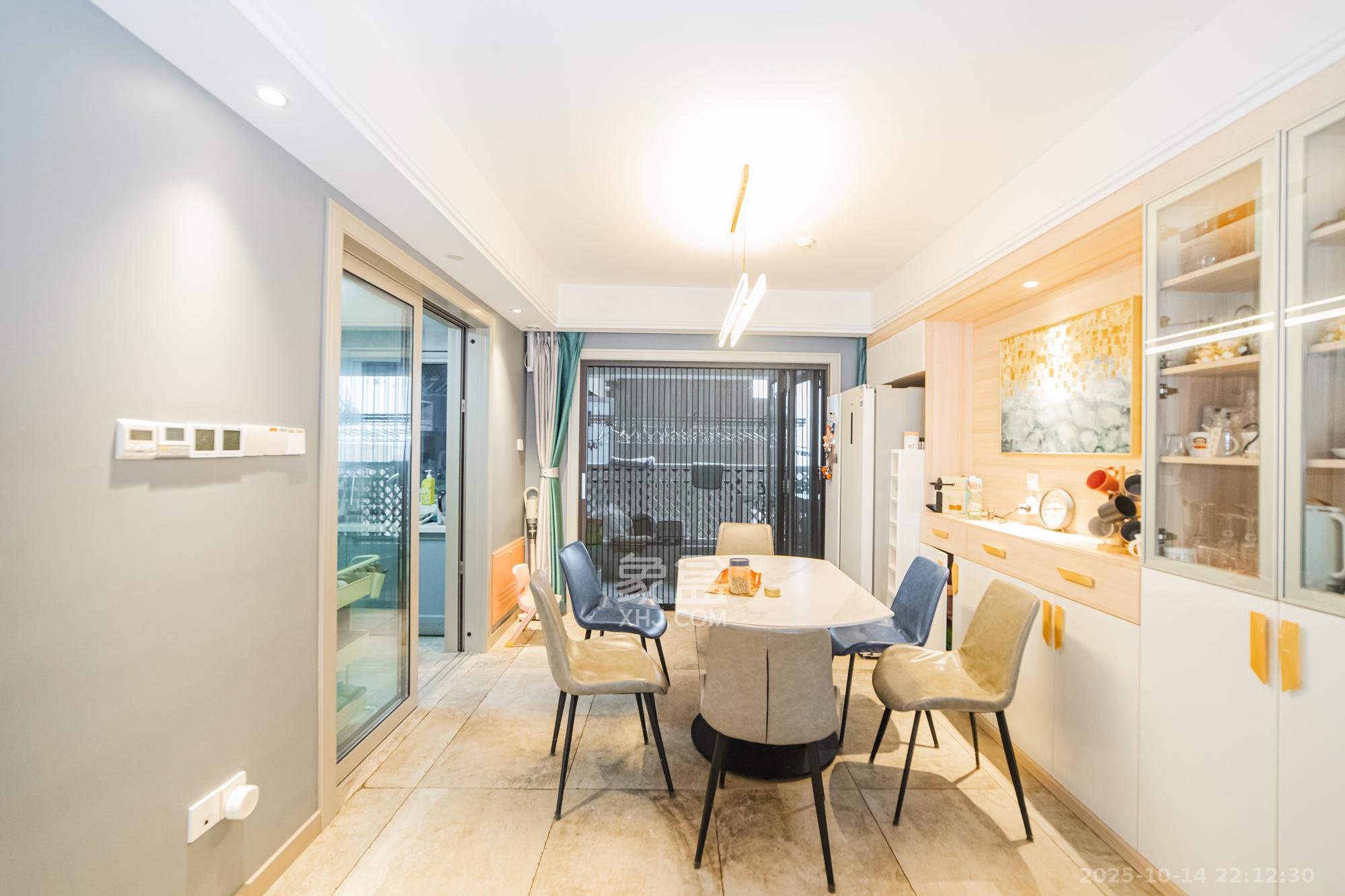 北辰三角洲C3区  5室2厅3卫    280.0万客厅