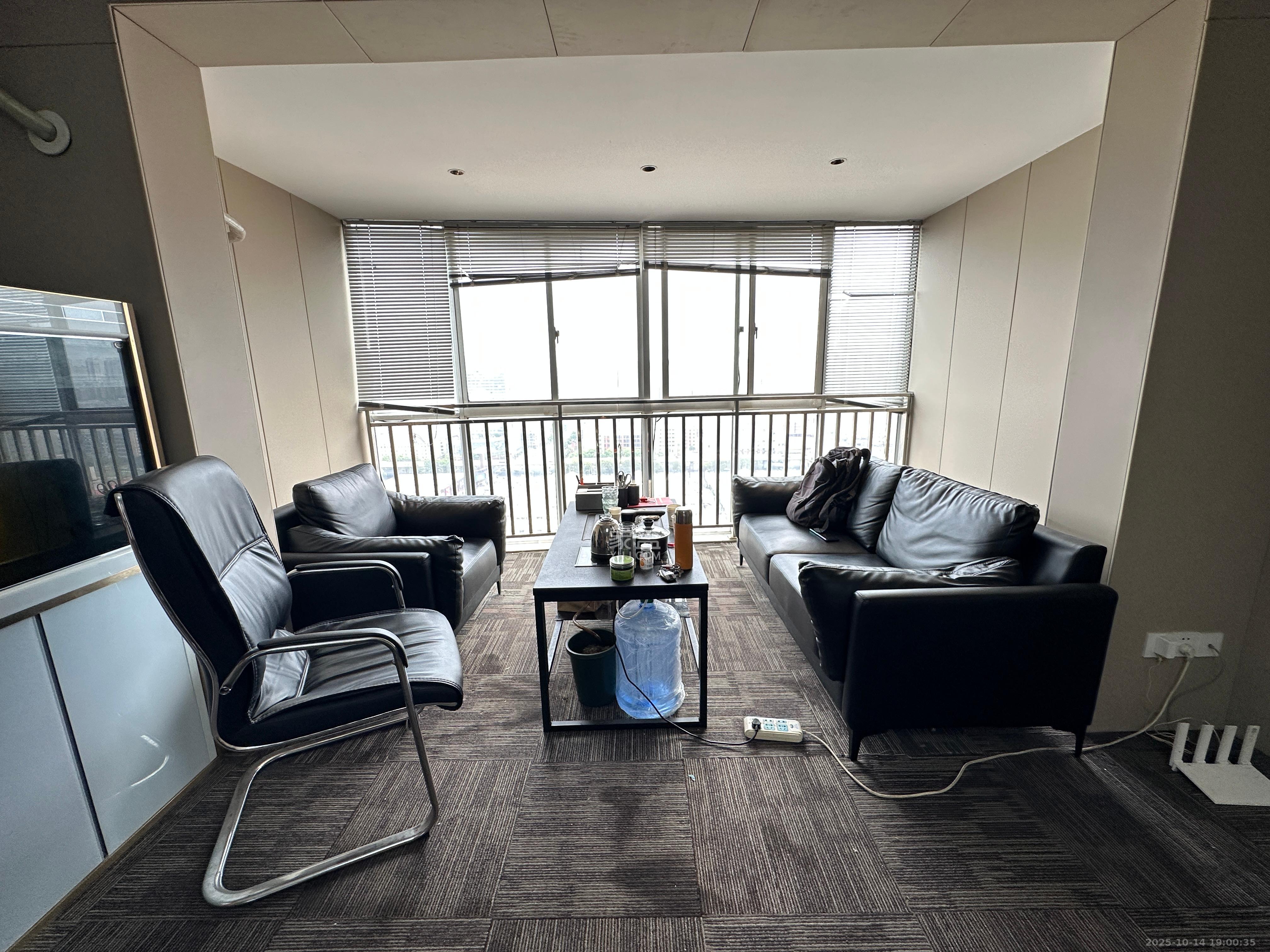 高桥现代商贸城  5室1厅1卫    8000.0元/月