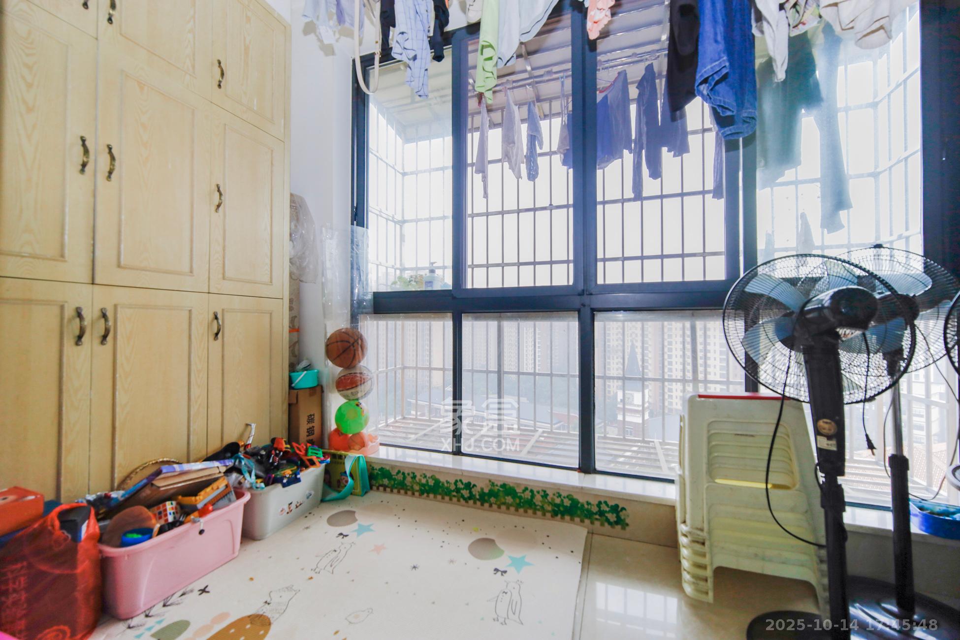 新盛珑璟台  2室2厅1卫    76.0万阳台