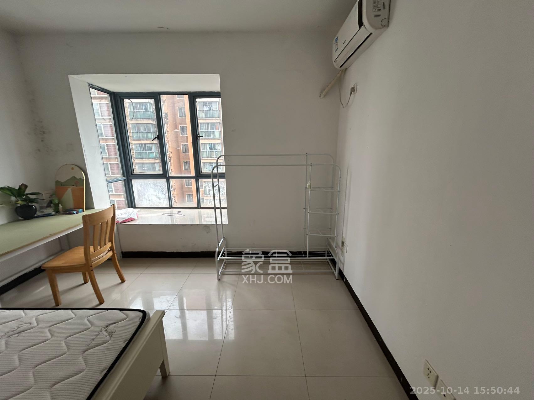 标志浪漫满屋(枫景公寓) 2室2厅1卫 1800.0元/月 标志浪漫满屋(枫景公寓) 2室2厅1卫 1800.0元/月室内图