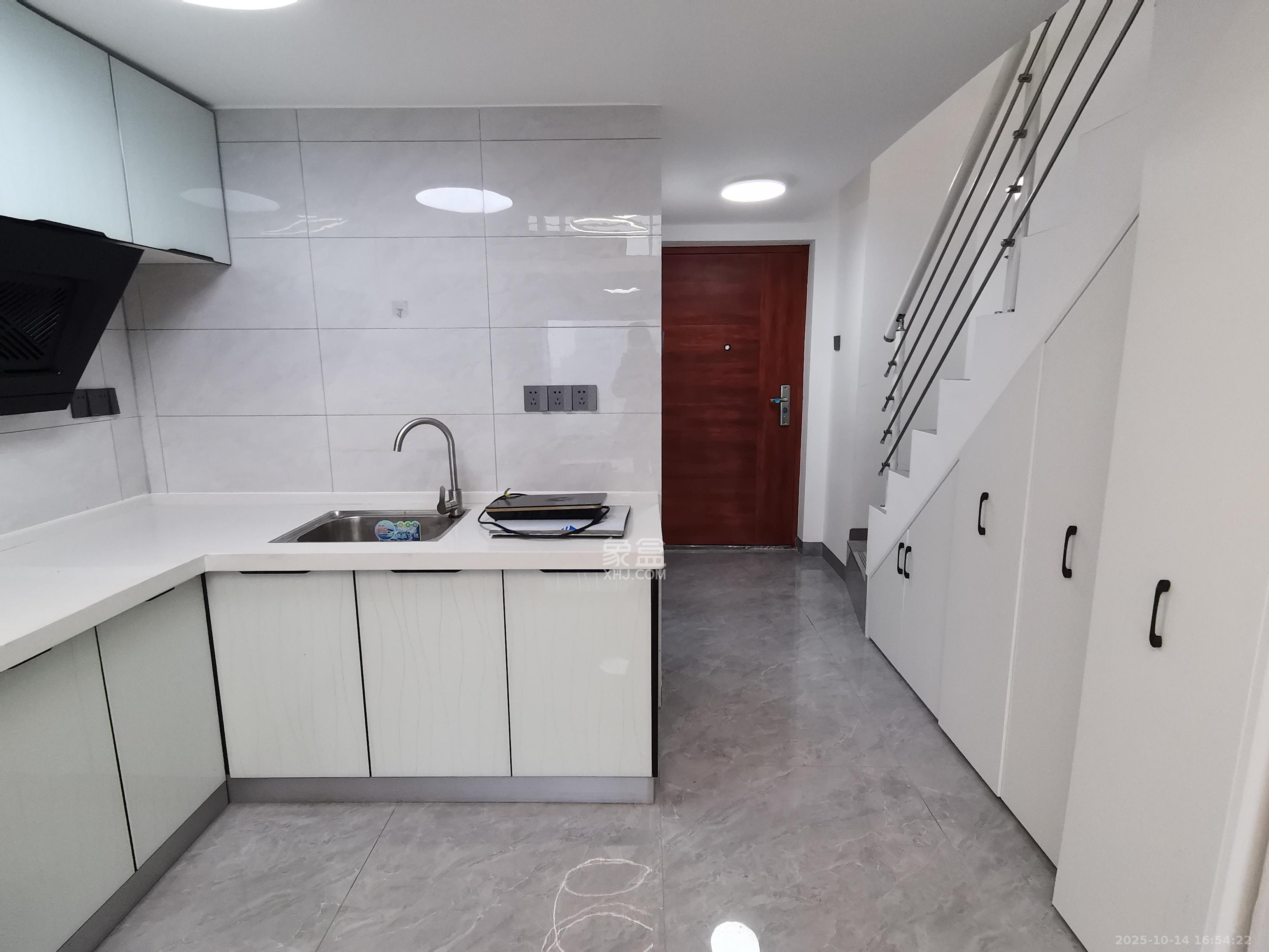 港湘铂玥(天园地芳国际珠宝城) 2室1厅1卫 1400.0元/月 港湘铂玥(天园地芳国际珠宝城) 2室1厅1卫 1400.0元/月室内图