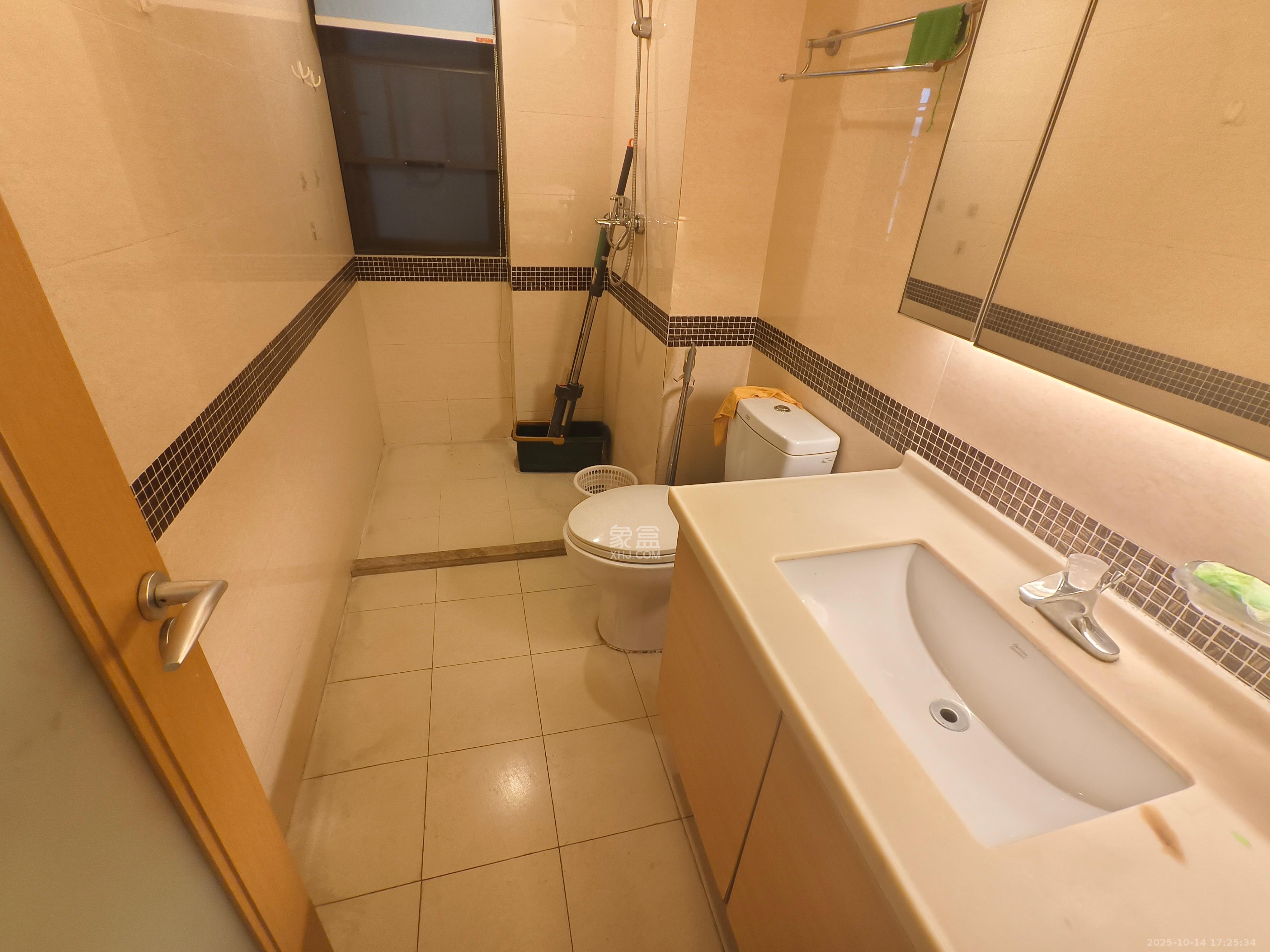 旭辉国际广场(永升商业广场)  3室2厅1卫    2600.0元/月 旭辉国际广场(永升商业广场)  3室2厅1卫    2600.0元/月室内图