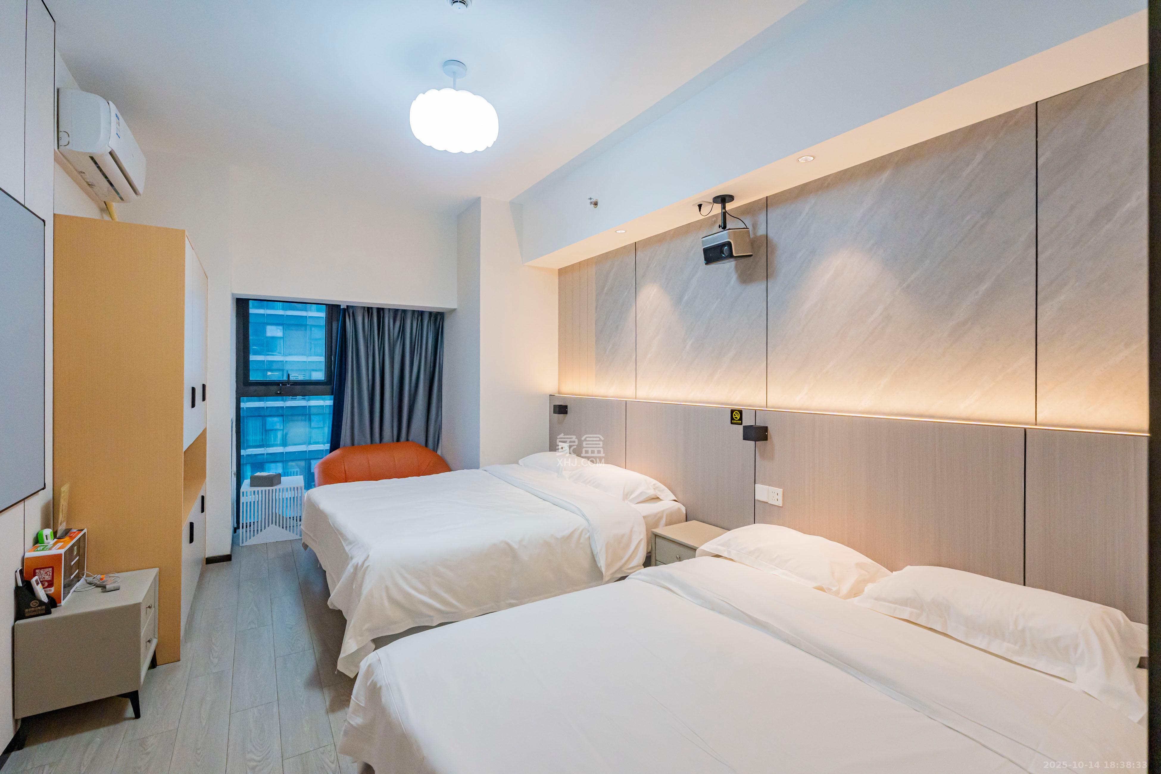 华润置地中心  1室1厅1卫    44.0万卧室