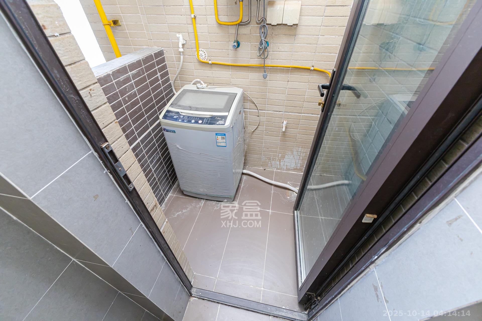 时代倾城二期  3室2厅2卫    109.8万阳台